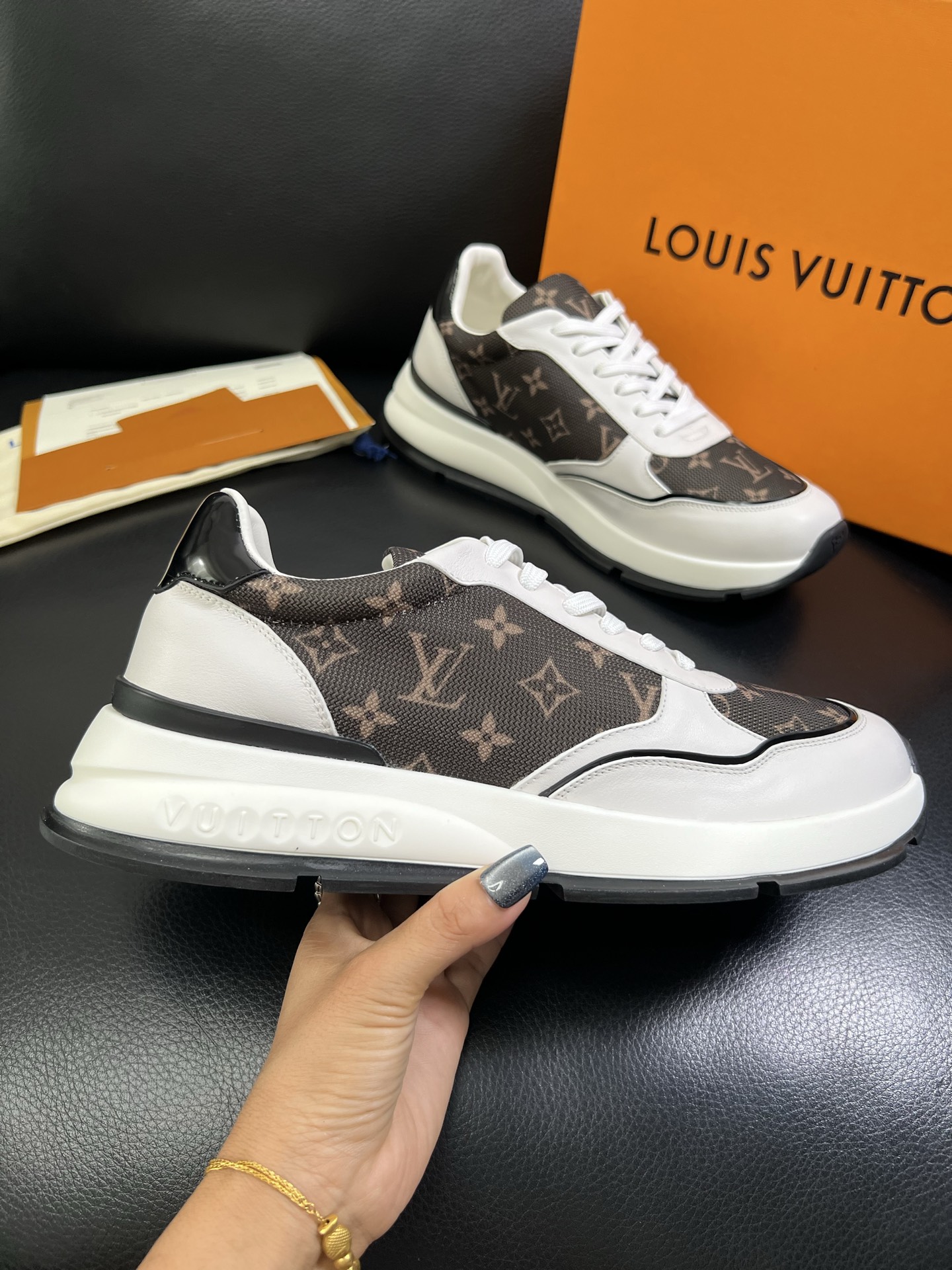 Lv 🔍顶级代购🇮🇹 路易威登，运动板鞋专柜同步，鞋面意大利进口，高品质拼接缤纷色彩复杂工艺品，进口网布