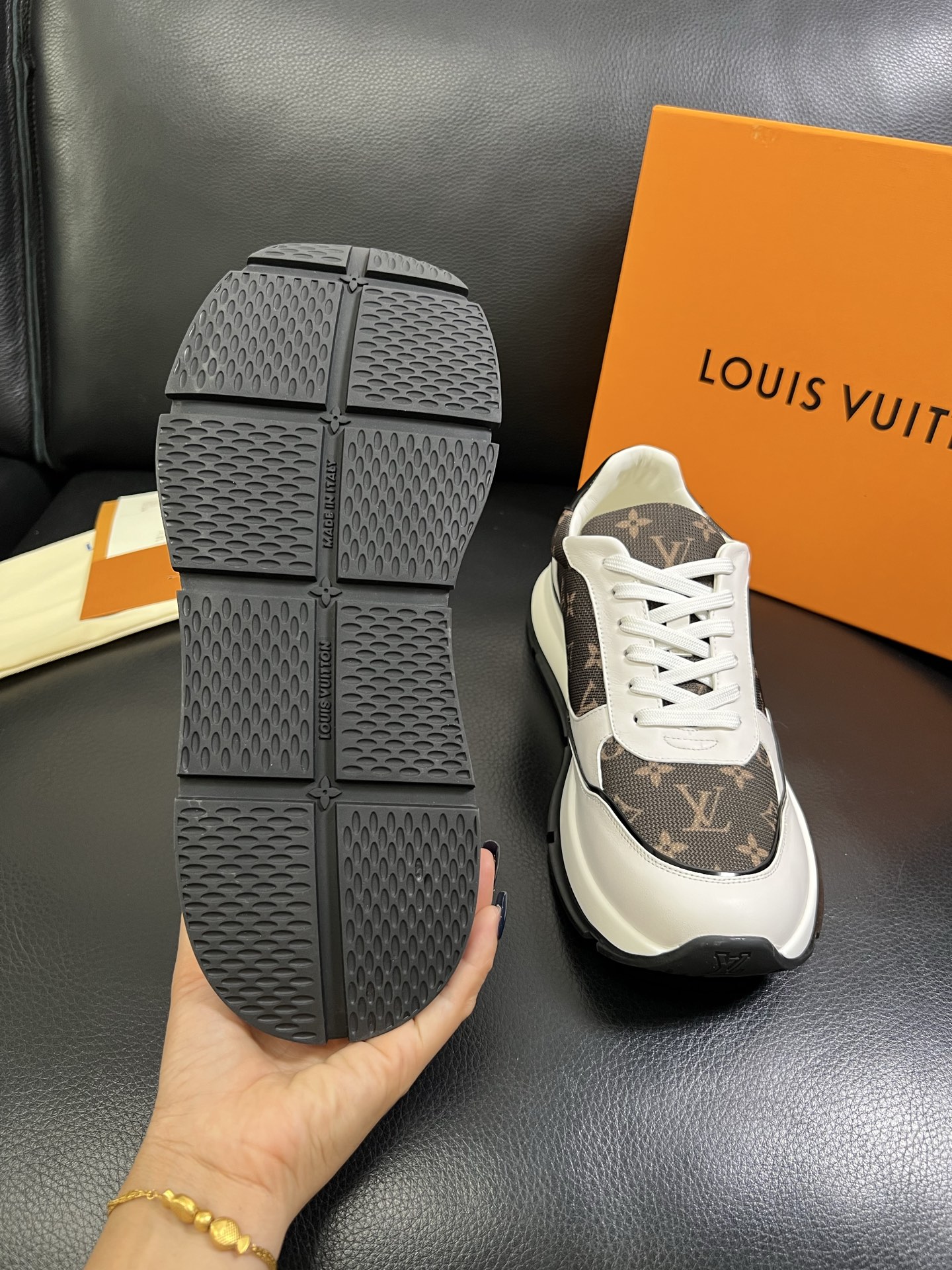 Lv 🔍顶级代购🇮🇹 路易威登，运动板鞋专柜同步，鞋面意大利进口，高品质拼接缤纷色彩复杂工艺品，进口网布