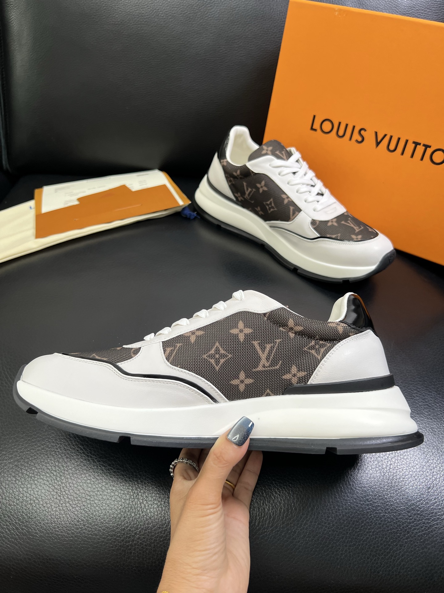 Lv 🔍顶级代购🇮🇹 路易威登，运动板鞋专柜同步，鞋面意大利进口，高品质拼接缤纷色彩复杂工艺品，进口网布