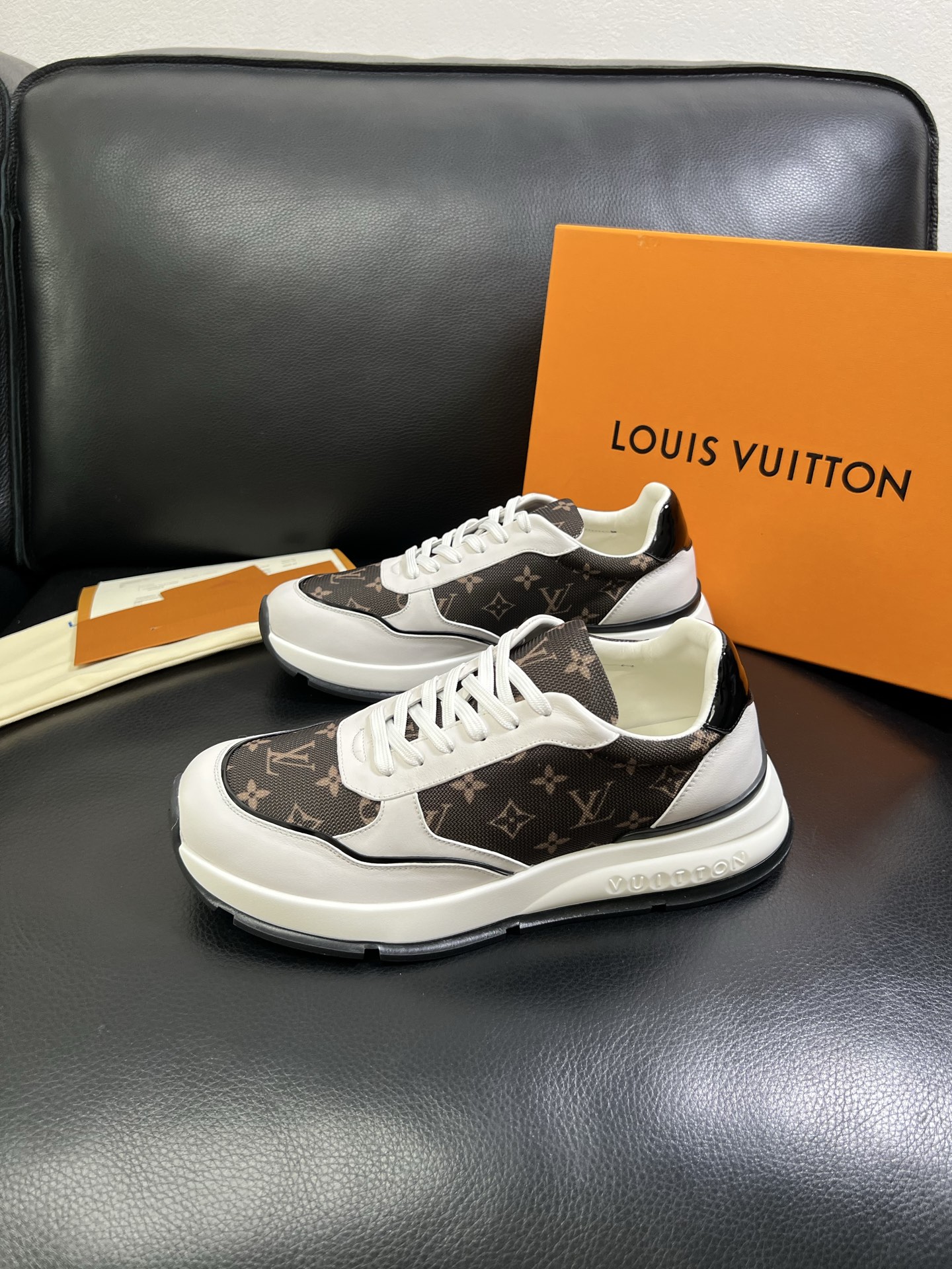 Lv 🔍顶级代购🇮🇹 路易威登，运动板鞋专柜同步，鞋面意大利进口，高品质拼接缤纷色彩复杂工艺品，进口网布