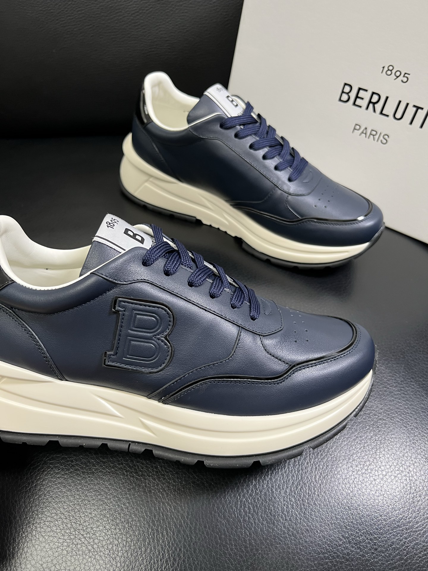 Berluti 🔍顶级代购🇮🇹 布鲁提 专柜同步发售原厂配置，意大利进口牛皮面料，全进口水染牛皮里垫，鞋