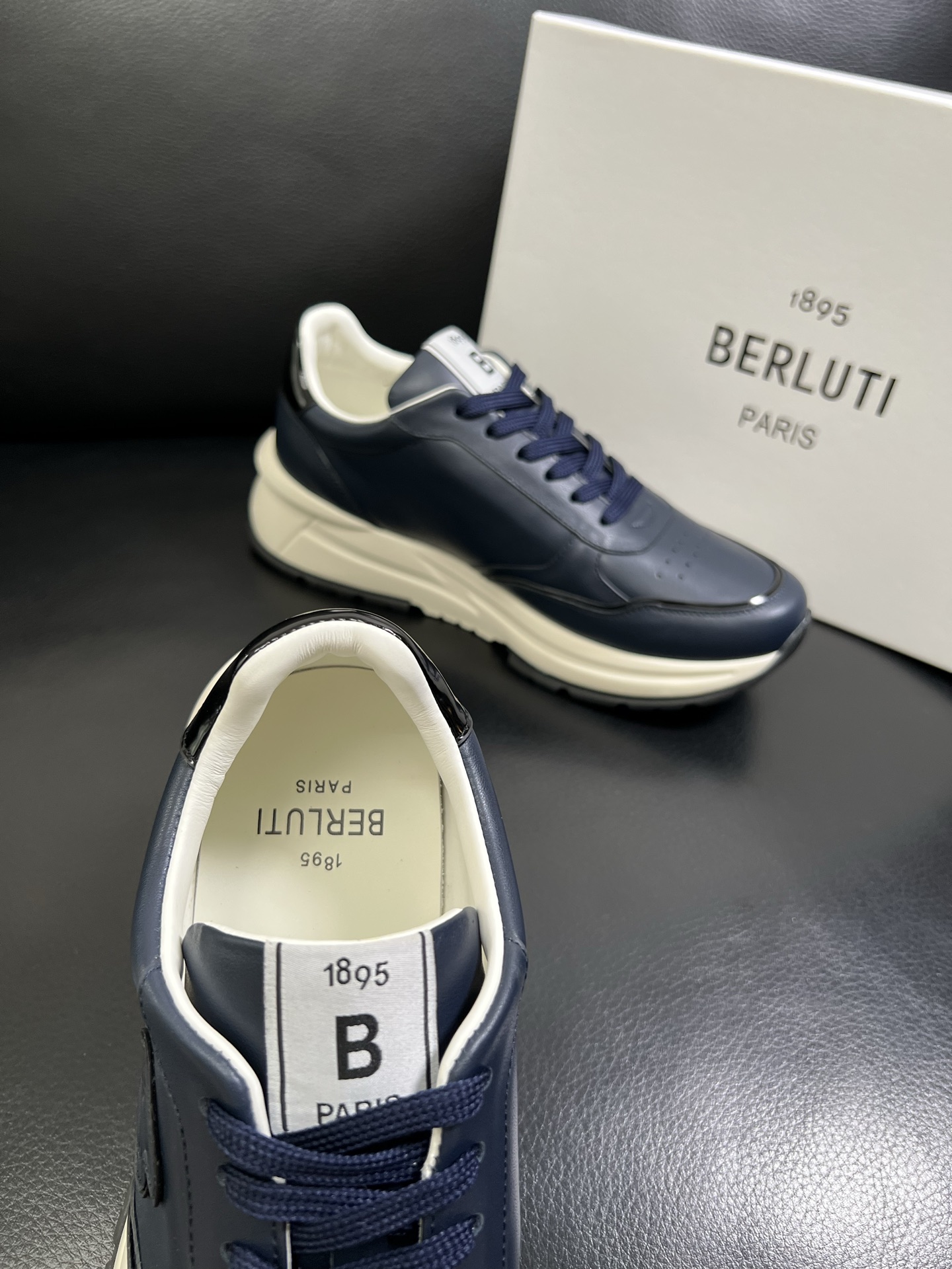 Berluti 🔍顶级代购🇮🇹 布鲁提 专柜同步发售原厂配置，意大利进口牛皮面料，全进口水染牛皮里垫，鞋