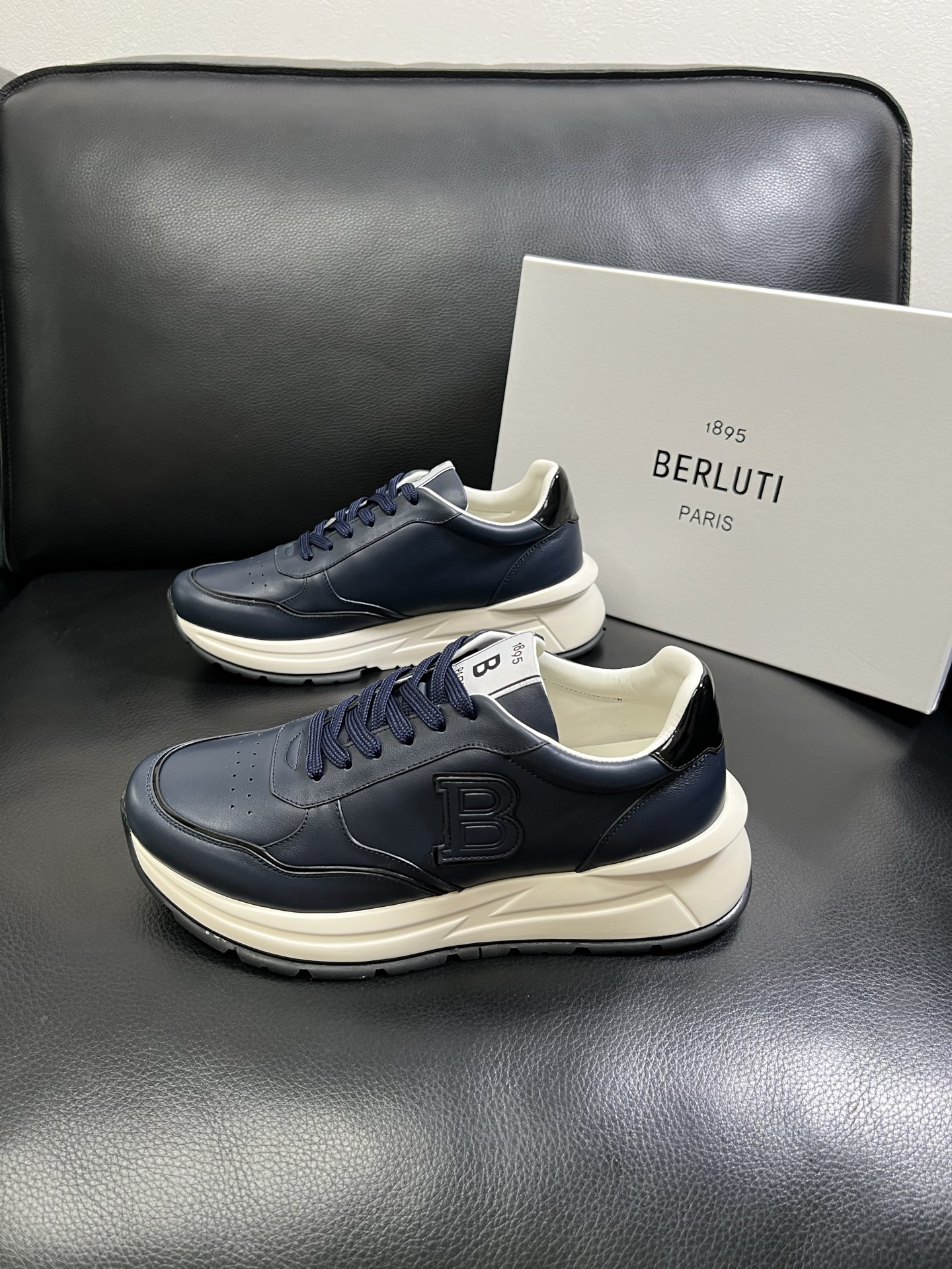 Berluti 🔍顶级代购🇮🇹 布鲁提 专柜同步发售原厂配置，意大利进口牛皮面料，全进口水染牛皮里垫，鞋