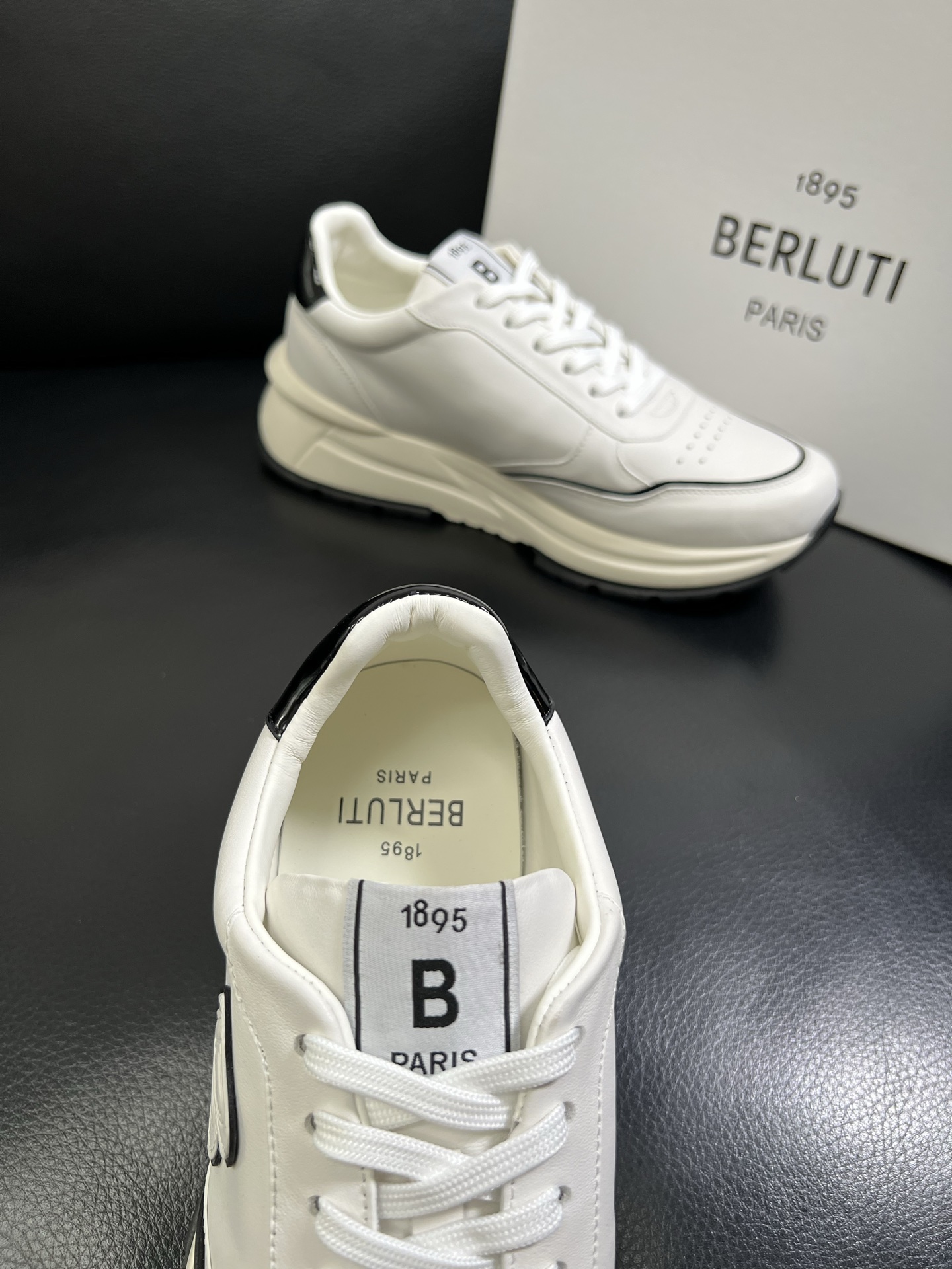 Berluti 🔍顶级代购🇮🇹 布鲁提 专柜同步发售原厂配置，意大利进口牛皮面料，全进口水染牛皮里垫，鞋