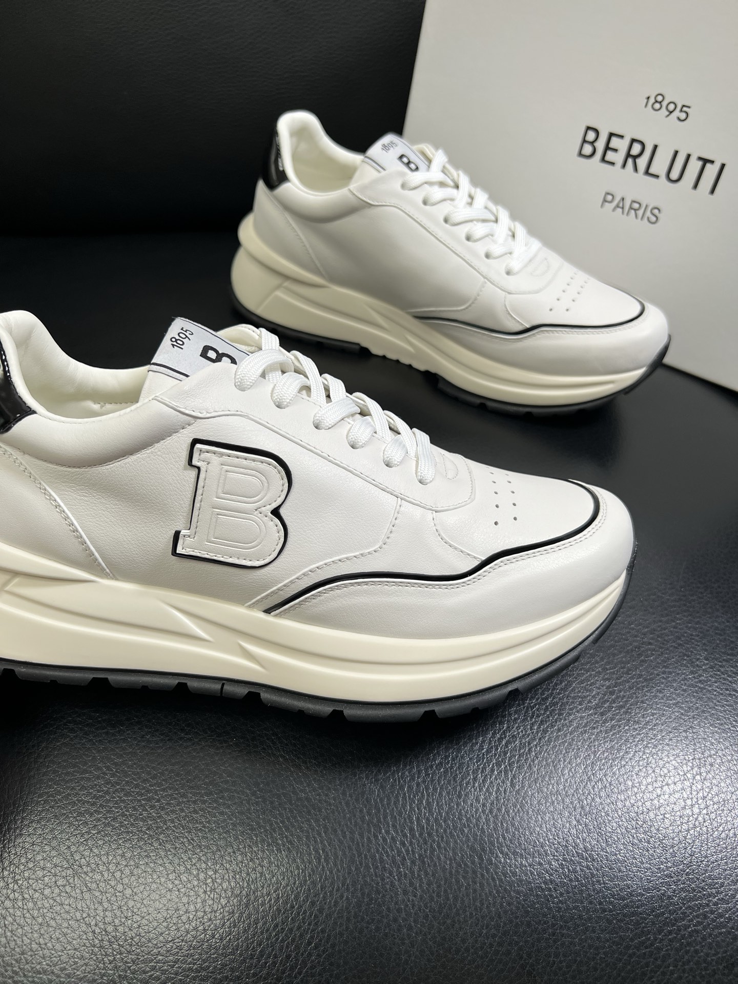 Berluti 🔍顶级代购🇮🇹 布鲁提 专柜同步发售原厂配置，意大利进口牛皮面料，全进口水染牛皮里垫，鞋
