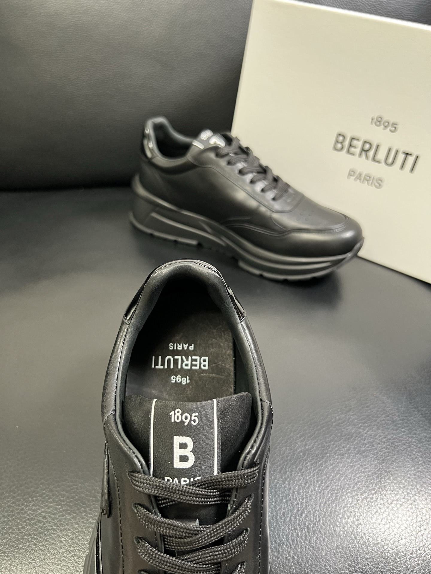 Berluti 🔍顶级代购🇮🇹 布鲁提 专柜同步发售原厂配置，意大利进口牛皮面料，全进口水染牛皮里垫，鞋