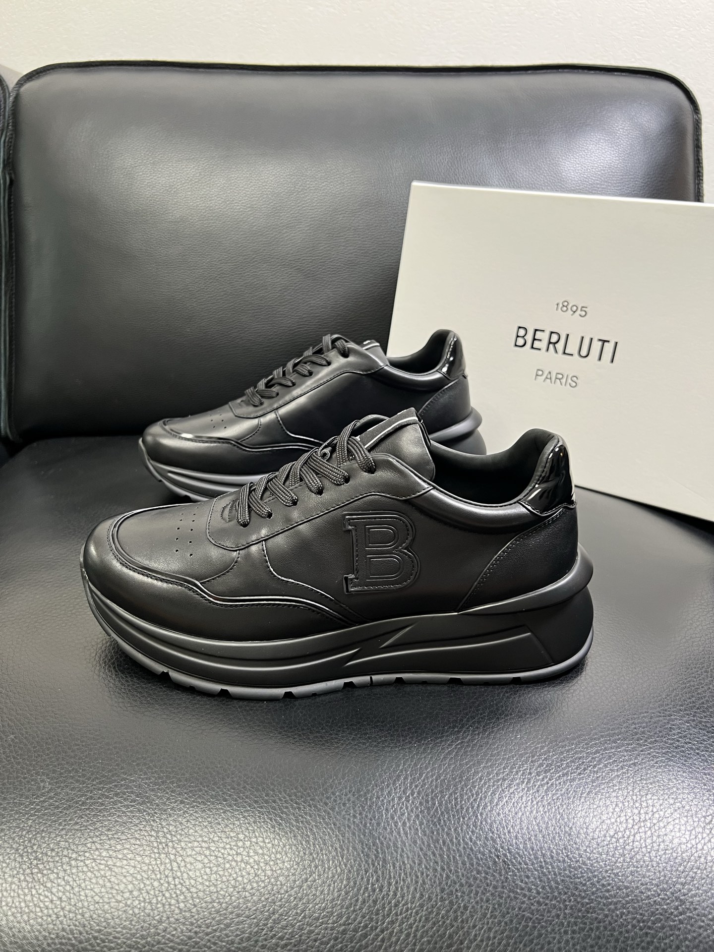 Berluti 🔍顶级代购🇮🇹 布鲁提 专柜同步发售原厂配置，意大利进口牛皮面料，全进口水染牛皮里垫，鞋