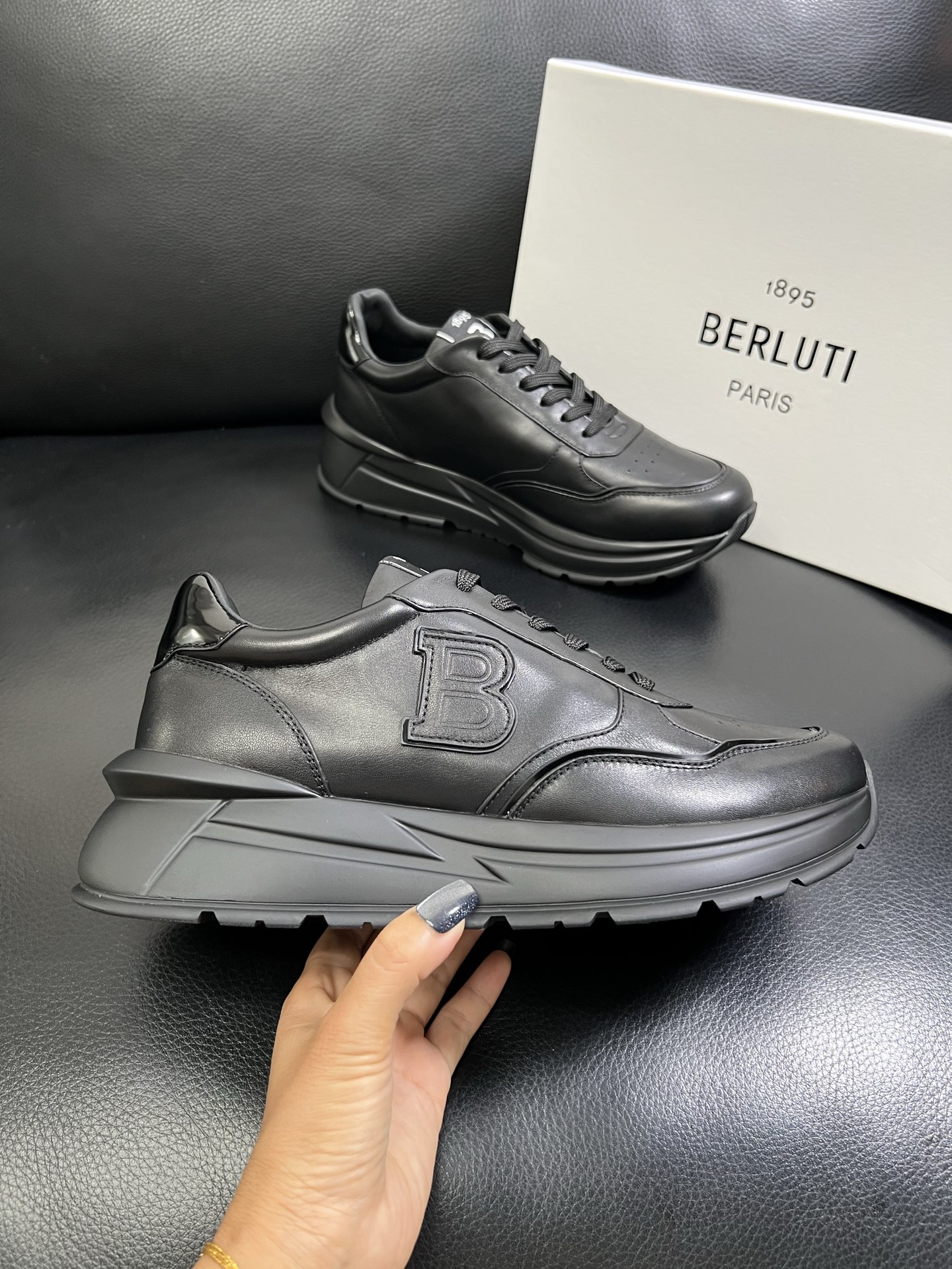 Berluti 🔍顶级代购🇮🇹 布鲁提 专柜同步发售原厂配置，意大利进口牛皮面料，全进口水染牛皮里垫，鞋