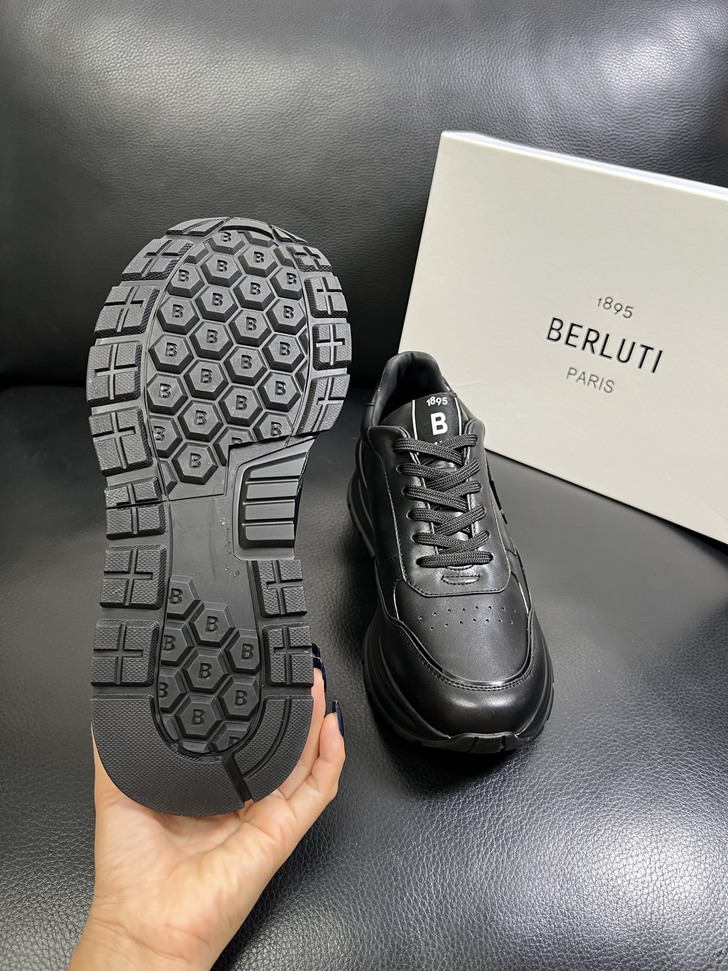 Berluti 🔍顶级代购🇮🇹 布鲁提 专柜同步发售原厂配置，意大利进口牛皮面料，全进口水染牛皮里垫，鞋