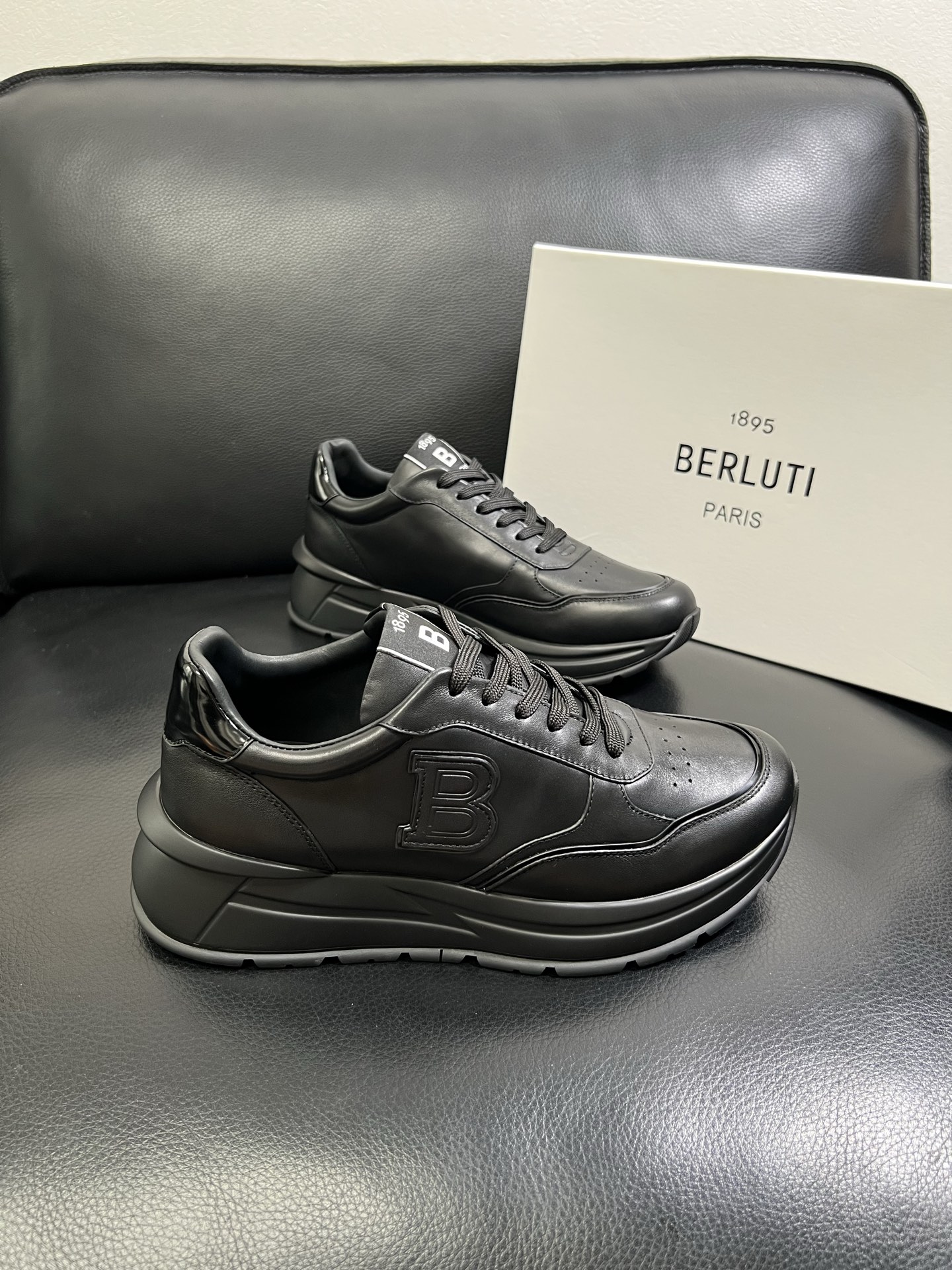 Berluti 🔍顶级代购🇮🇹 布鲁提 专柜同步发售原厂配置，意大利进口牛皮面料，全进口水染牛皮里垫，鞋