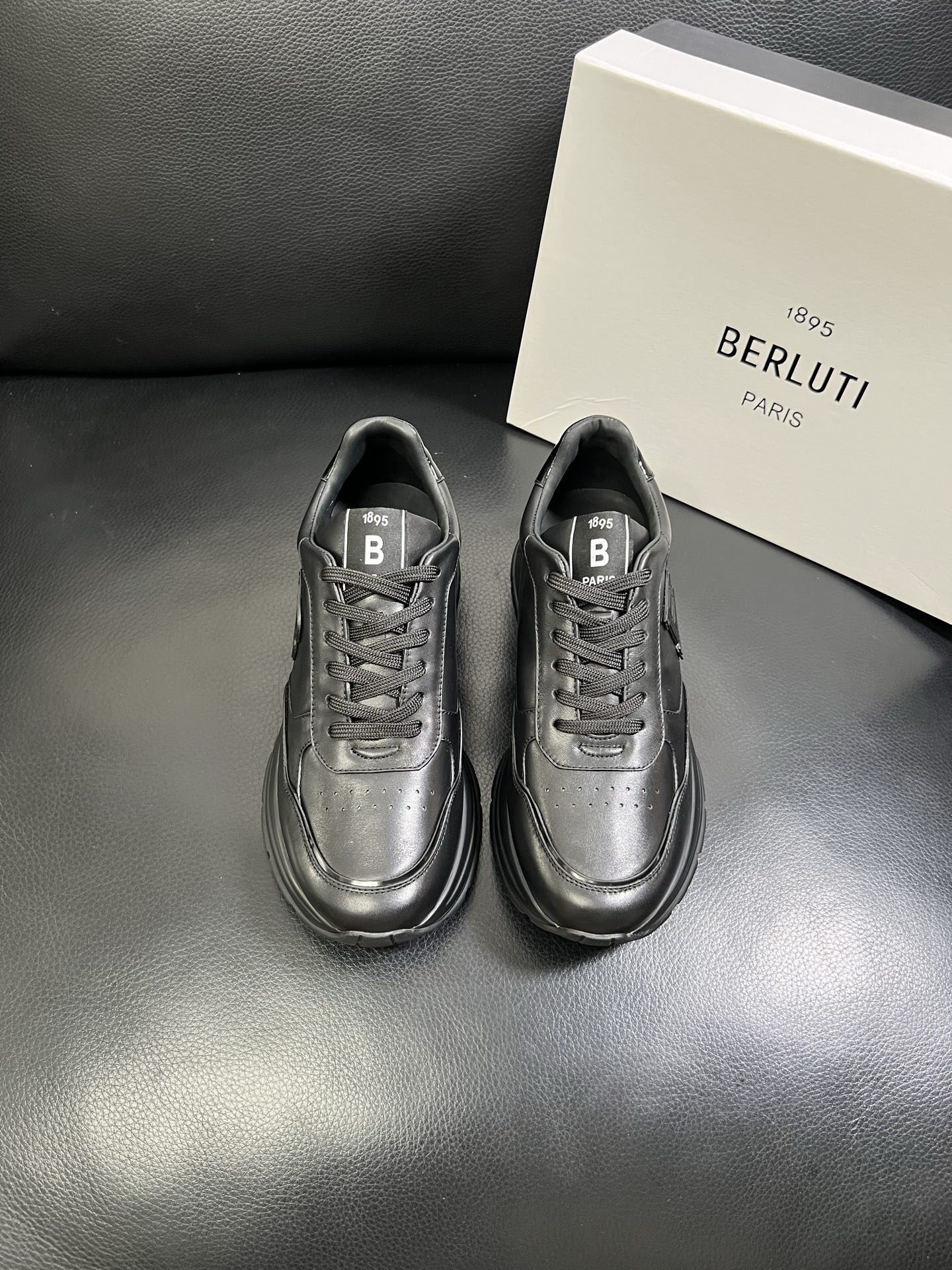 Berluti 🔍顶级代购🇮🇹 布鲁提 专柜同步发售原厂配置，意大利进口牛皮面料，全进口水染牛皮里垫，鞋