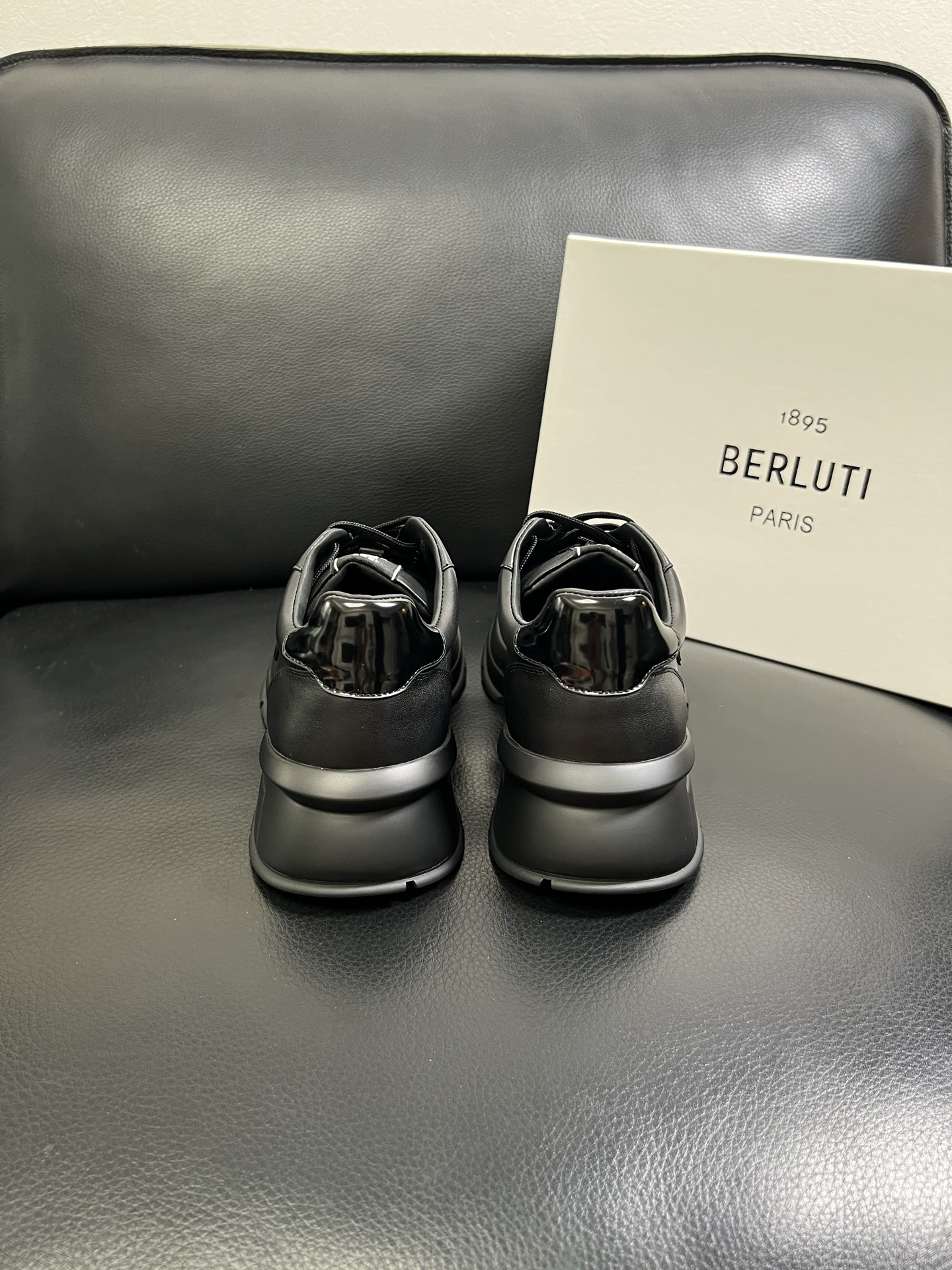 Berluti 🔍顶级代购🇮🇹 布鲁提 专柜同步发售原厂配置，意大利进口牛皮面料，全进口水染牛皮里垫，鞋