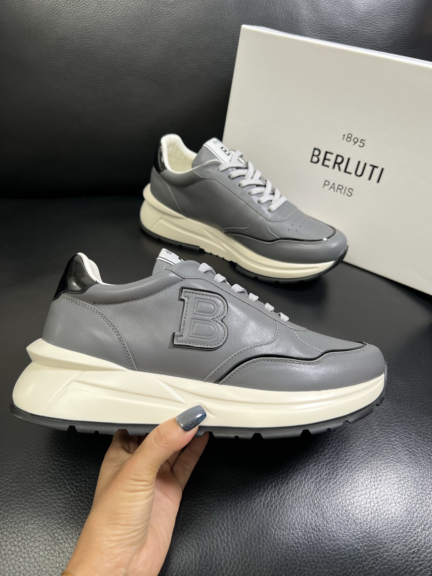 Berluti 🔍顶级代购🇮🇹 布鲁提 专柜同步发售原厂配置，意大利进口牛皮面料，全进口水染牛皮里垫，鞋