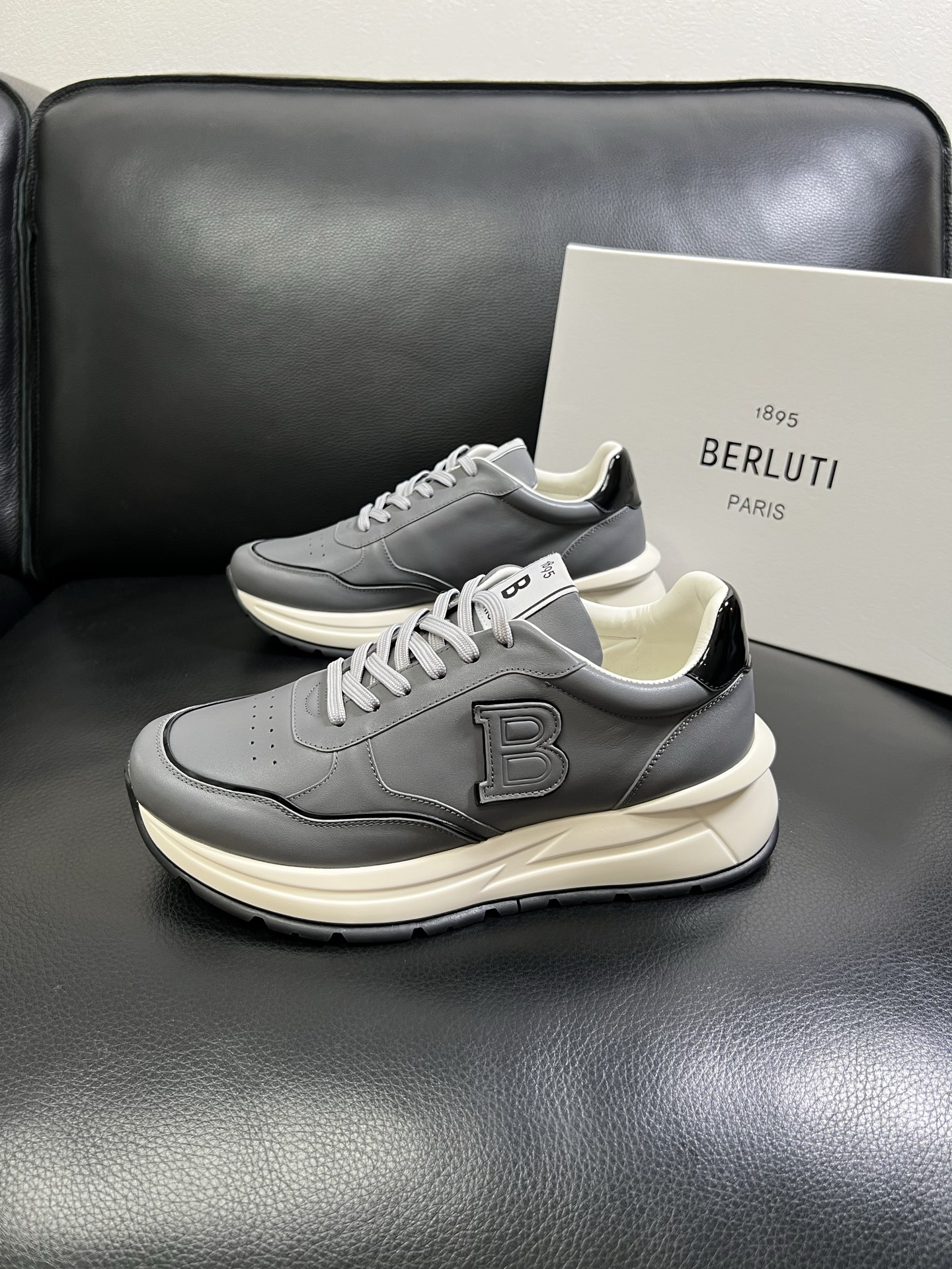 Berluti 🔍顶级代购🇮🇹 布鲁提 专柜同步发售原厂配置，意大利进口牛皮面料，全进口水染牛皮里垫，鞋