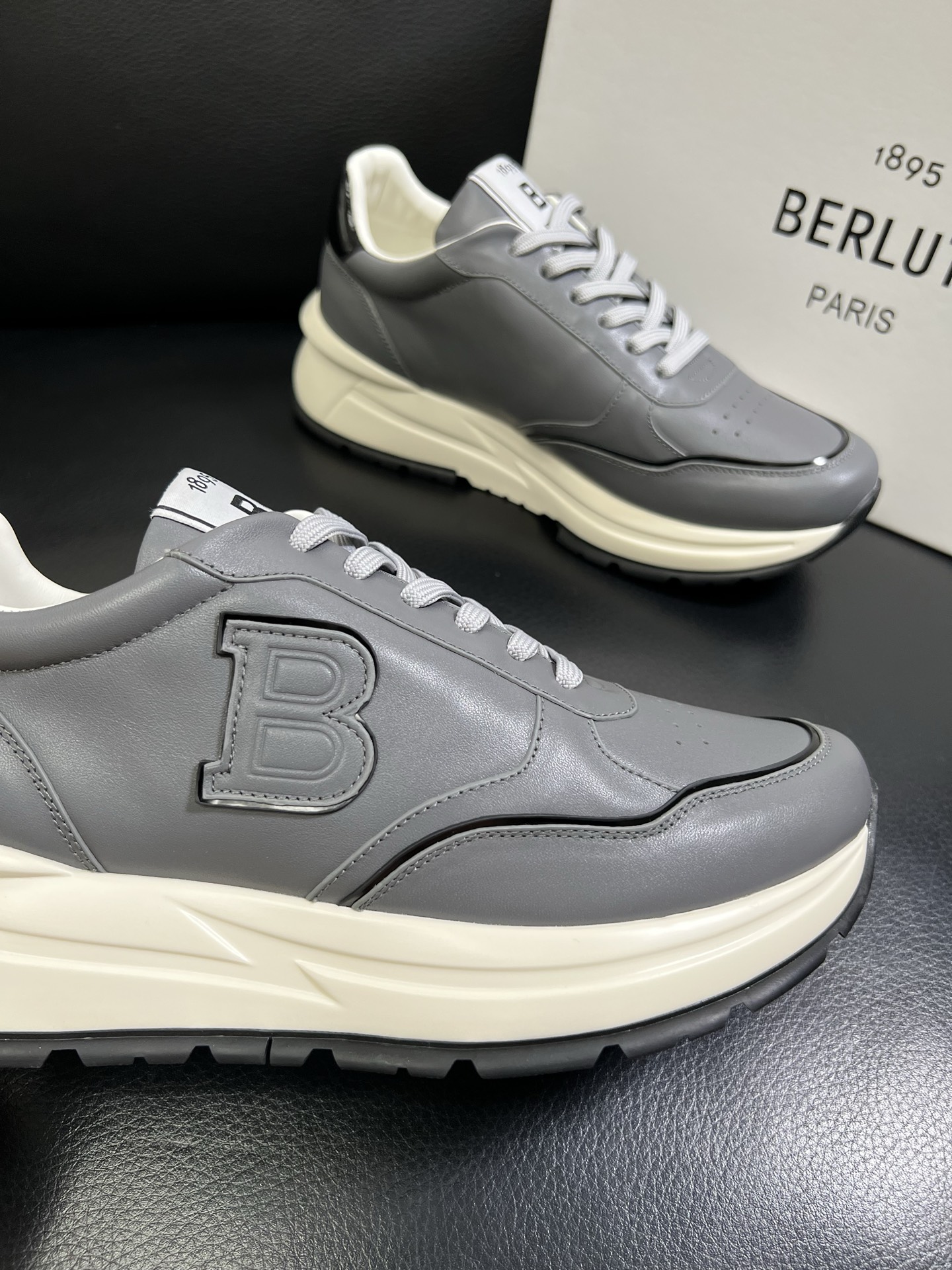 Berluti 🔍顶级代购🇮🇹 布鲁提 专柜同步发售原厂配置，意大利进口牛皮面料，全进口水染牛皮里垫，鞋