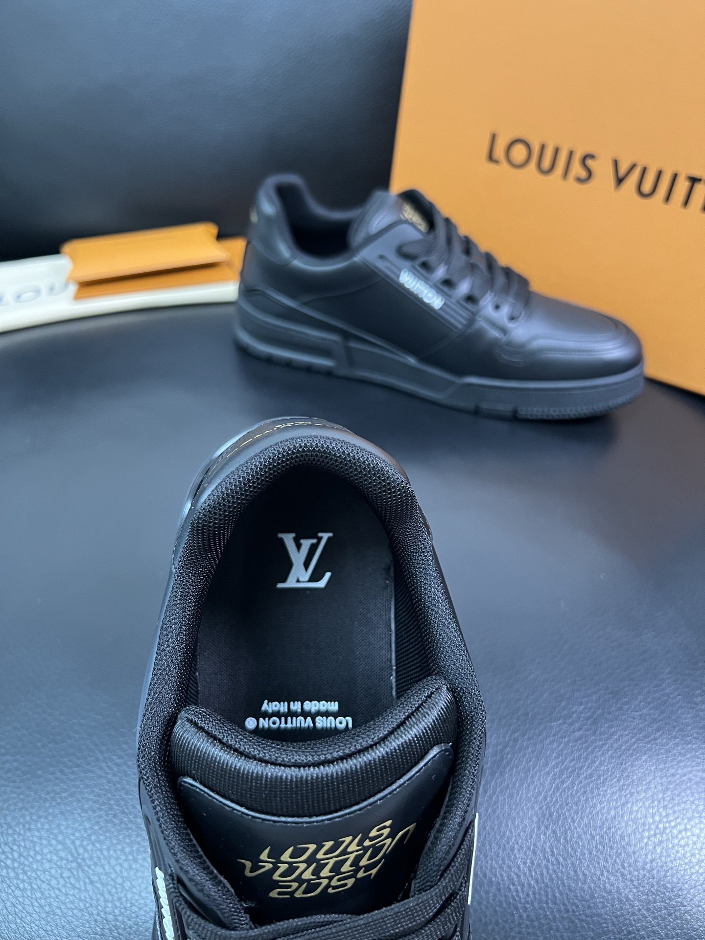 Lv 🔍顶级代购🇮🇹 路易威登，运动板鞋专柜同步，鞋面意大利进口，高品质拼接缤纷色彩复杂工艺品，进口网布