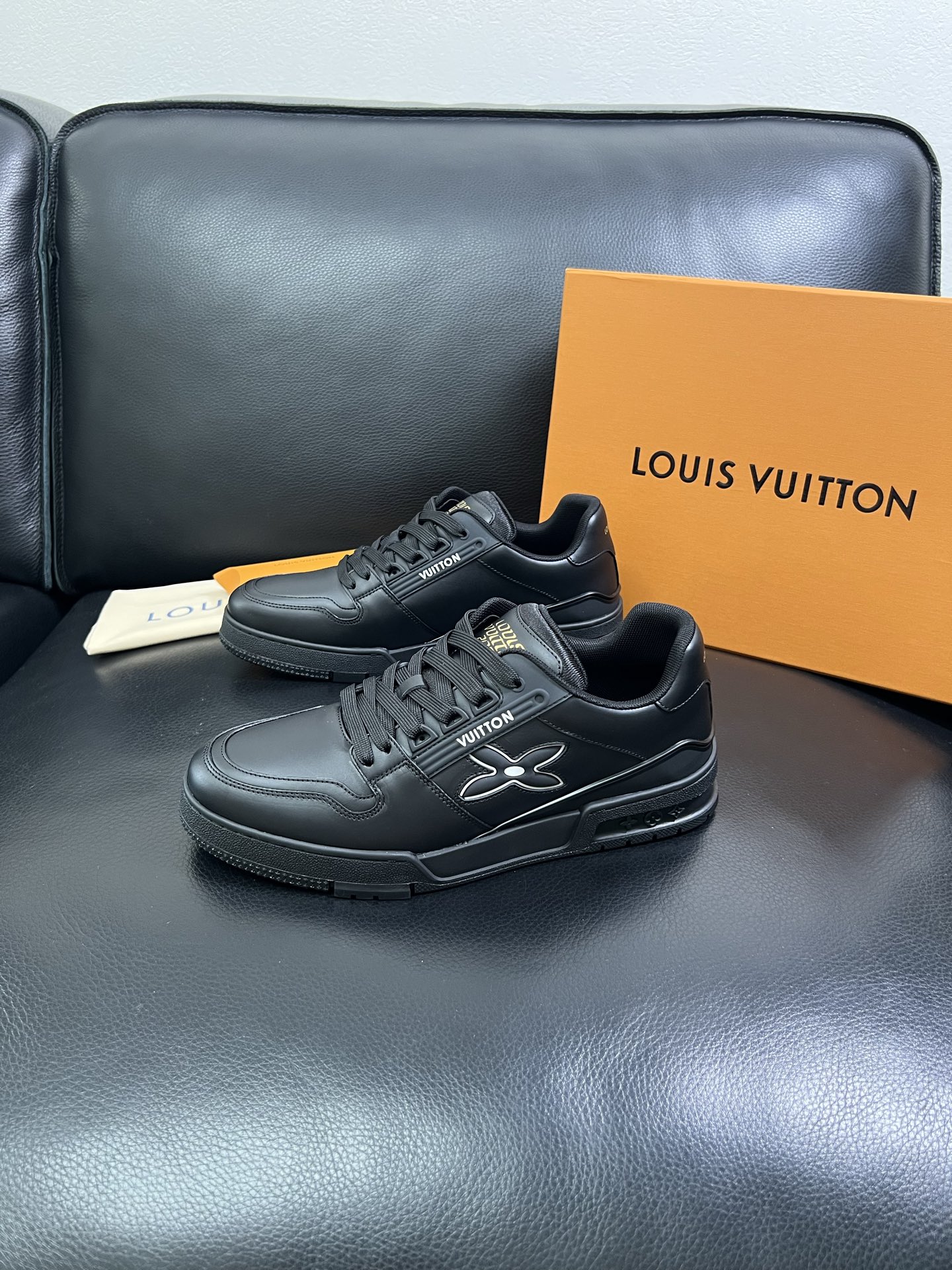 Lv 🔍顶级代购🇮🇹 路易威登，运动板鞋专柜同步，鞋面意大利进口，高品质拼接缤纷色彩复杂工艺品，进口网布