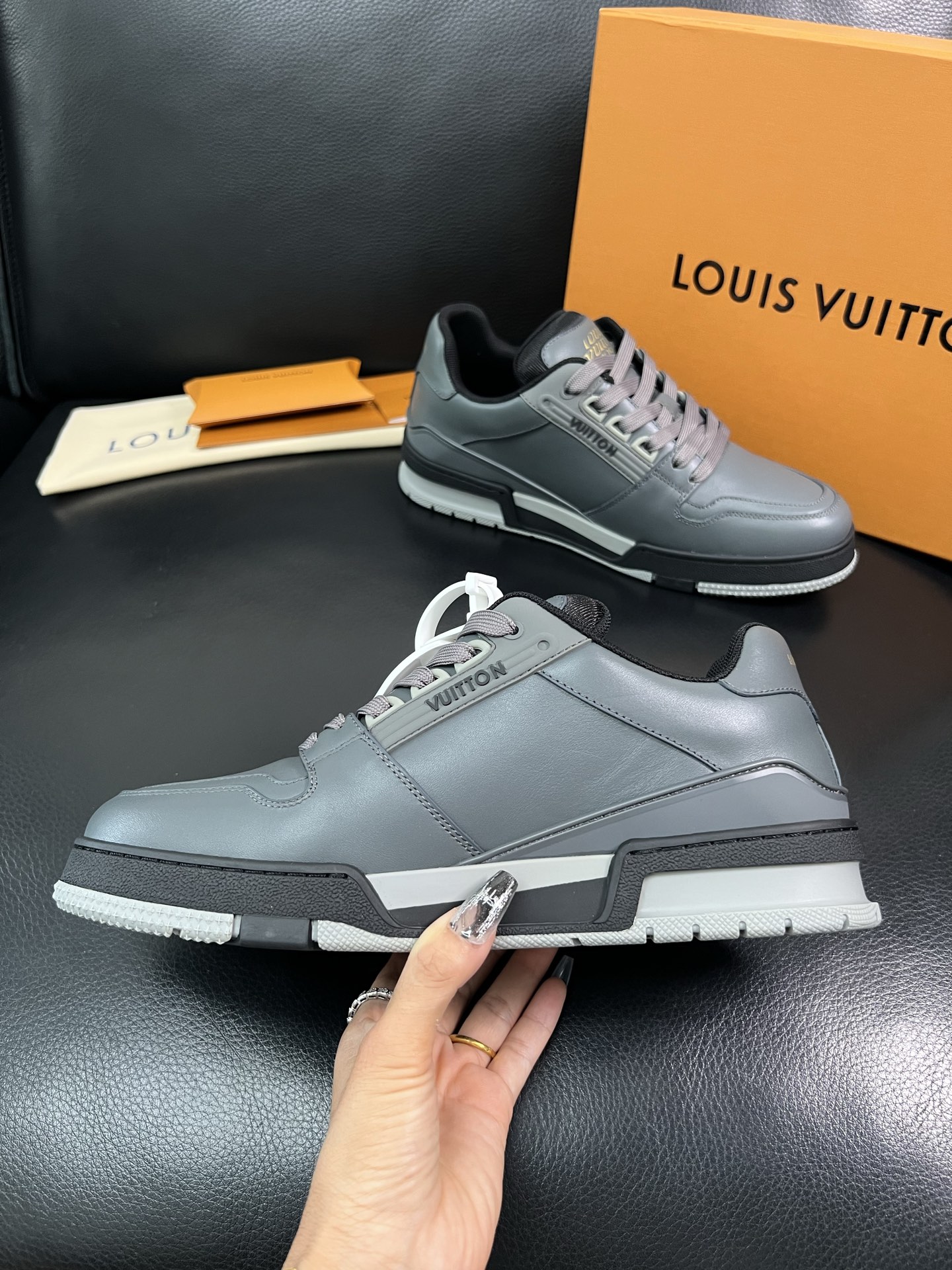 Lv 🔍顶级代购🇮🇹 路易威登，运动板鞋专柜同步，鞋面意大利进口，高品质拼接缤纷色彩复杂工艺品，进口网布
