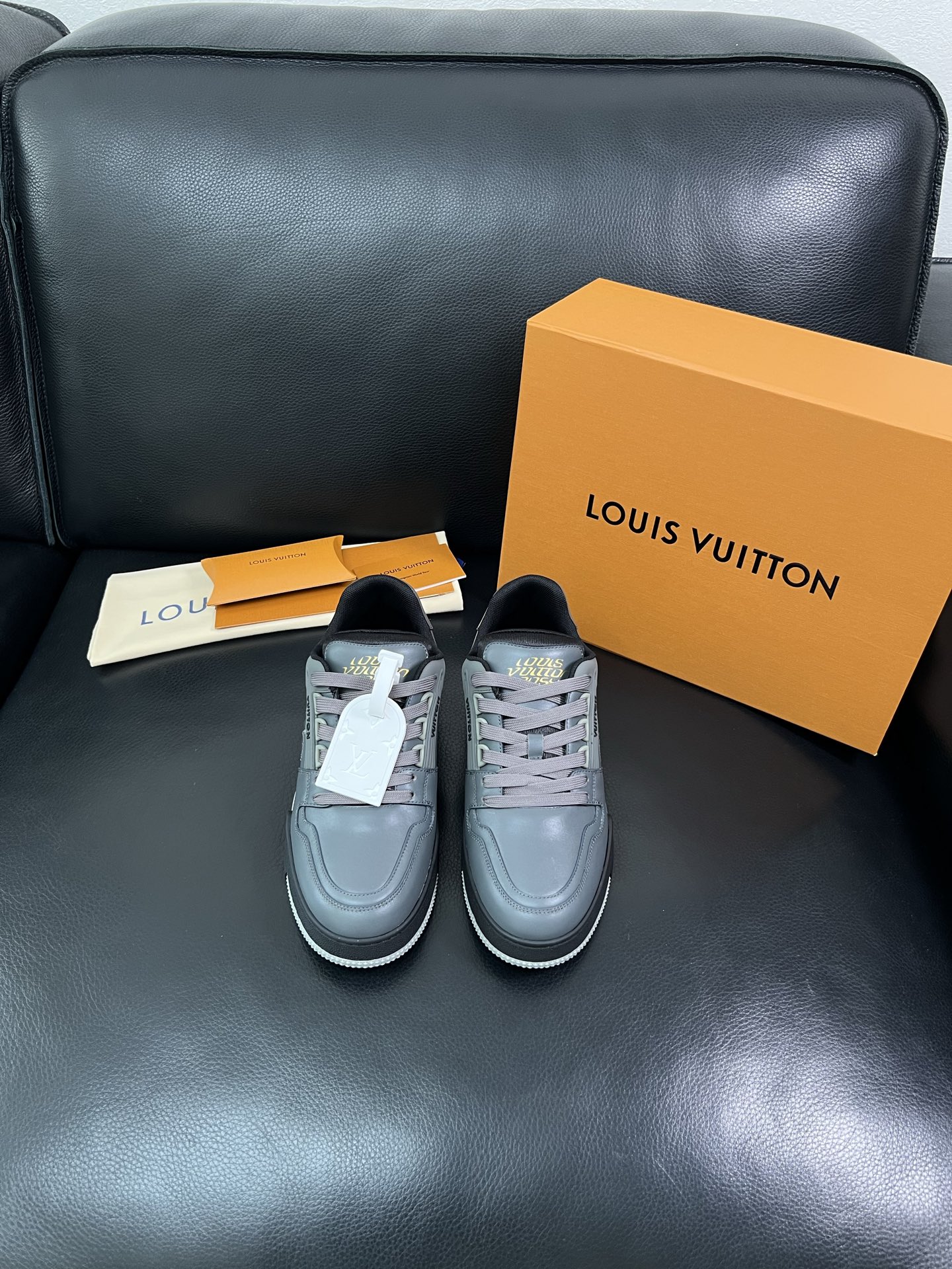 Lv 🔍顶级代购🇮🇹 路易威登，运动板鞋专柜同步，鞋面意大利进口，高品质拼接缤纷色彩复杂工艺品，进口网布
