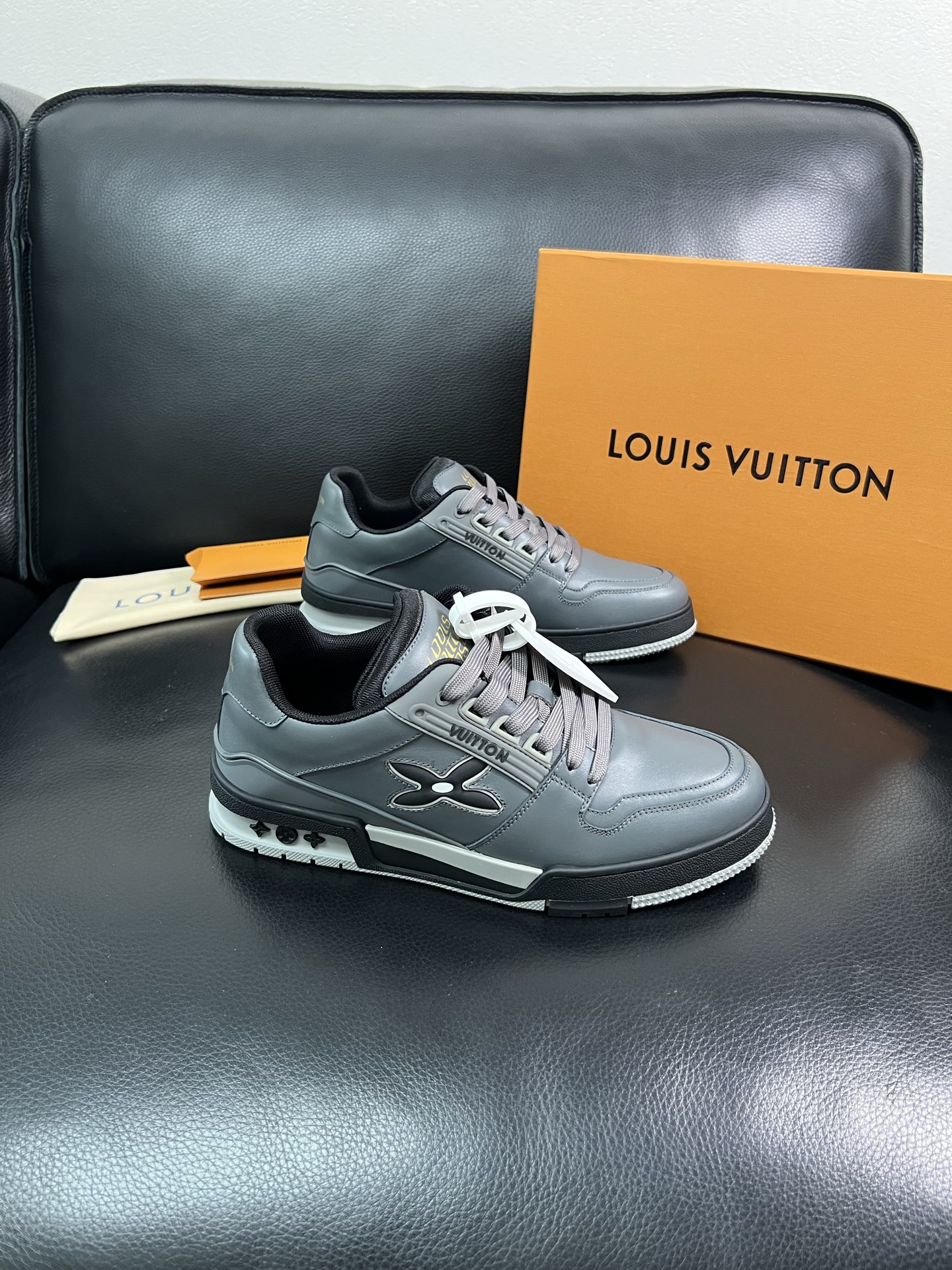 Lv 🔍顶级代购🇮🇹 路易威登，运动板鞋专柜同步，鞋面意大利进口，高品质拼接缤纷色彩复杂工艺品，进口网布