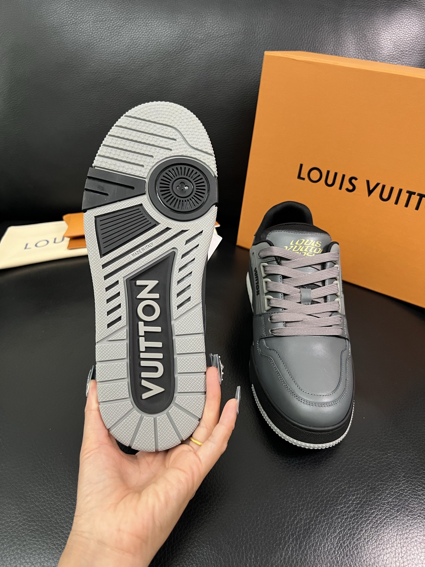 Lv 🔍顶级代购🇮🇹 路易威登，运动板鞋专柜同步，鞋面意大利进口，高品质拼接缤纷色彩复杂工艺品，进口网布