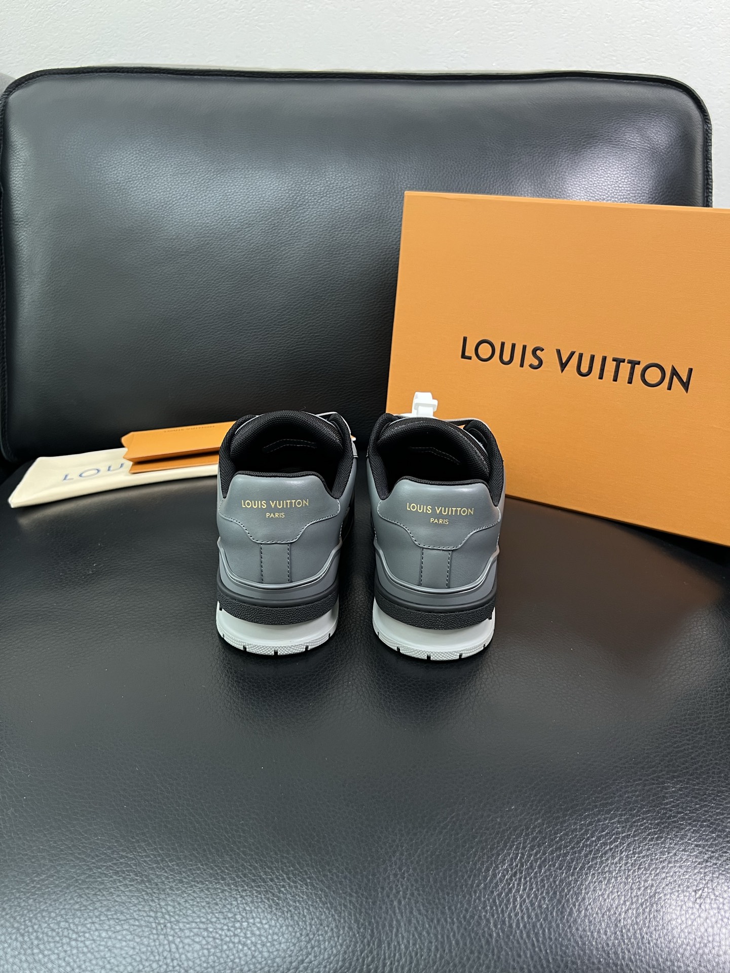 Lv 🔍顶级代购🇮🇹 路易威登，运动板鞋专柜同步，鞋面意大利进口，高品质拼接缤纷色彩复杂工艺品，进口网布