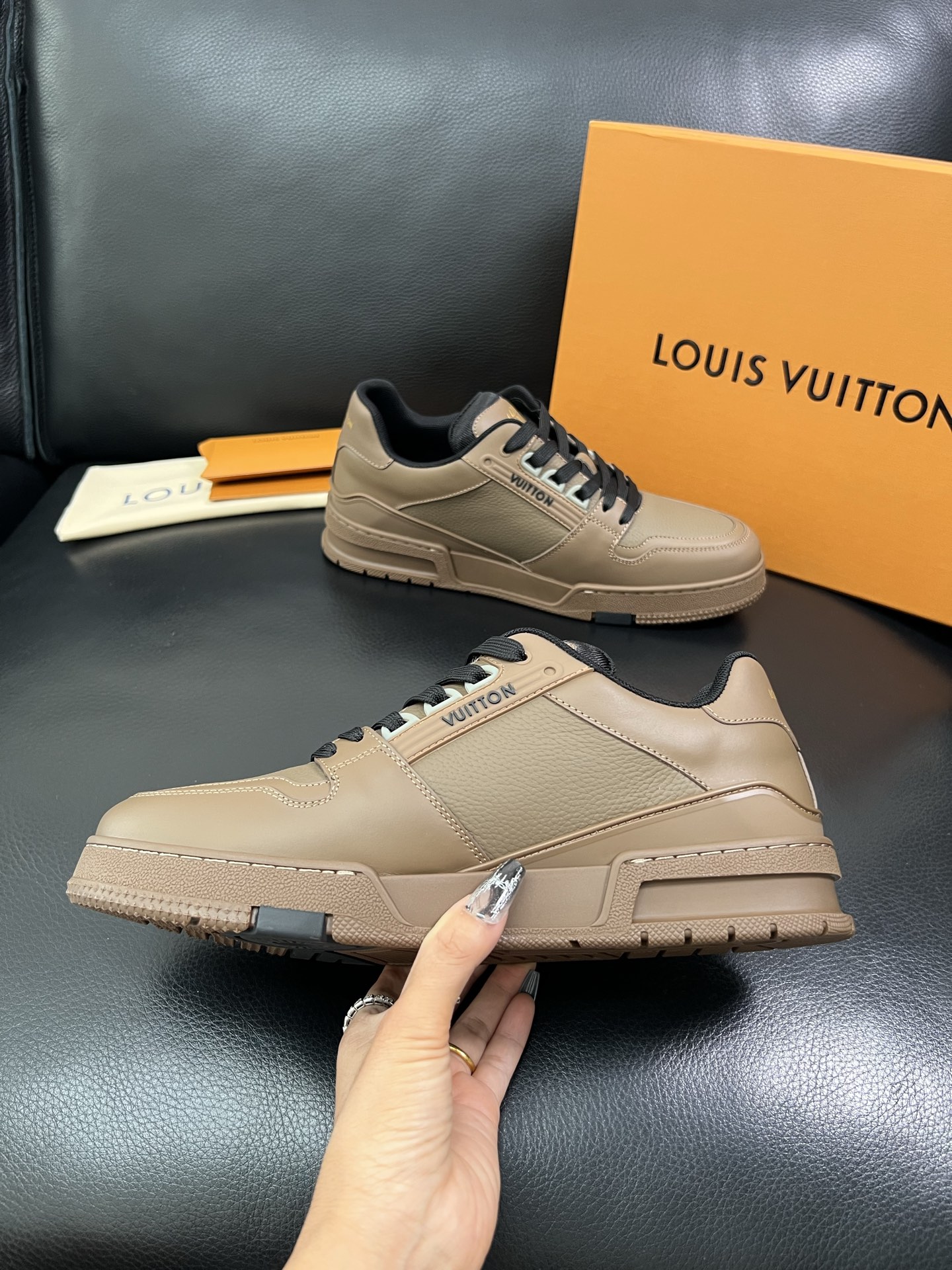 Lv 🔍顶级代购🇮🇹 路易威登，运动板鞋专柜同步，鞋面意大利进口，高品质拼接缤纷色彩复杂工艺品，进口网布