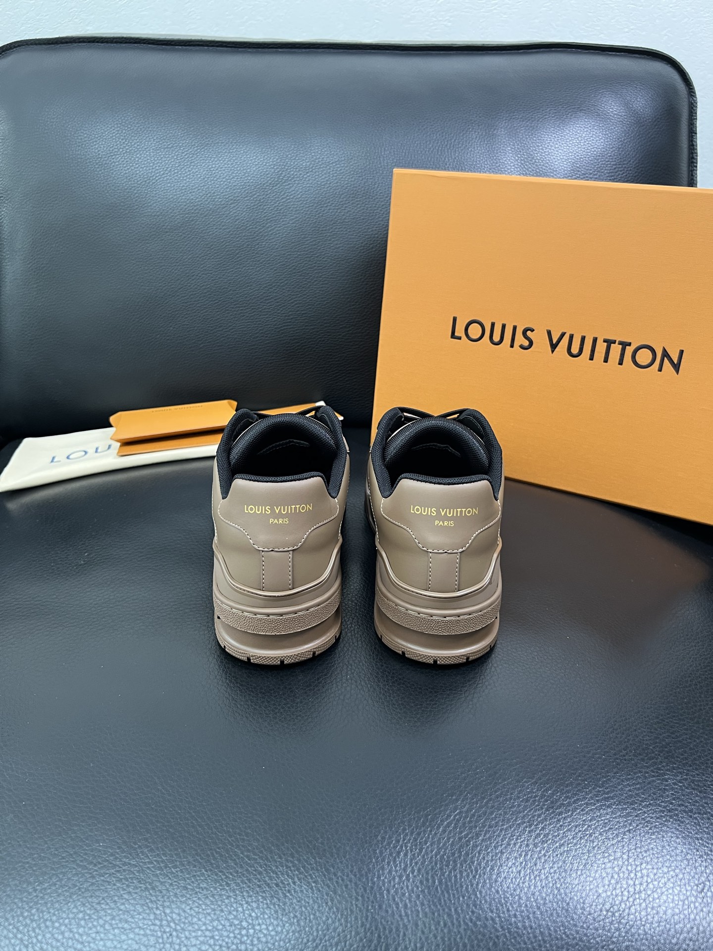 Lv 🔍顶级代购🇮🇹 路易威登，运动板鞋专柜同步，鞋面意大利进口，高品质拼接缤纷色彩复杂工艺品，进口网布