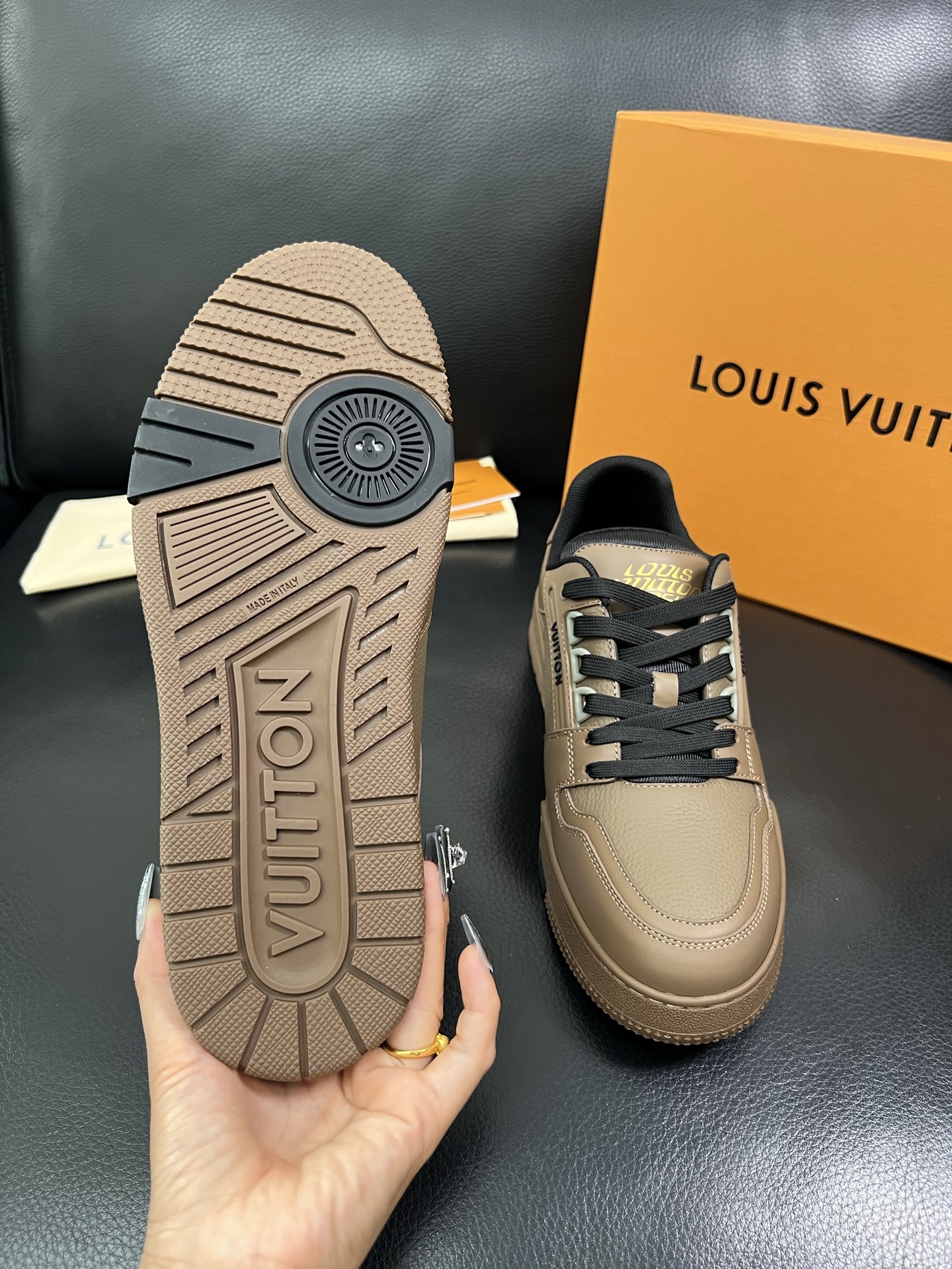 Lv 🔍顶级代购🇮🇹 路易威登，运动板鞋专柜同步，鞋面意大利进口，高品质拼接缤纷色彩复杂工艺品，进口网布
