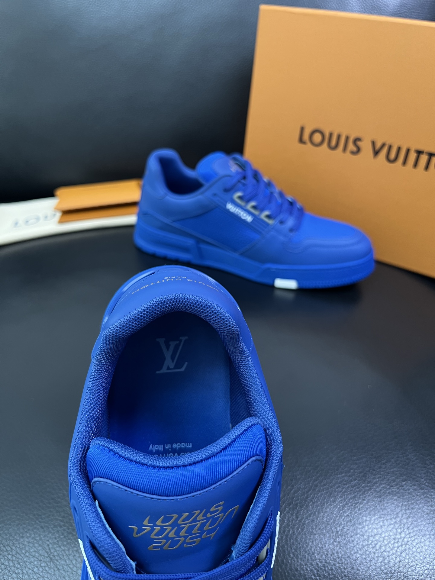 Lv 🔍顶级代购🇮🇹 路易威登，运动板鞋专柜同步，鞋面意大利进口，高品质拼接缤纷色彩复杂工艺品，进口网布