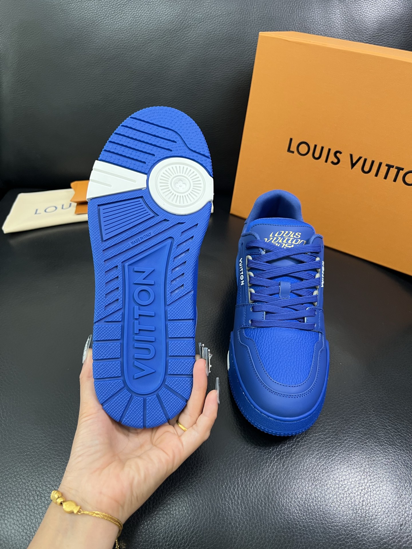 Lv 🔍顶级代购🇮🇹 路易威登，运动板鞋专柜同步，鞋面意大利进口，高品质拼接缤纷色彩复杂工艺品，进口网布