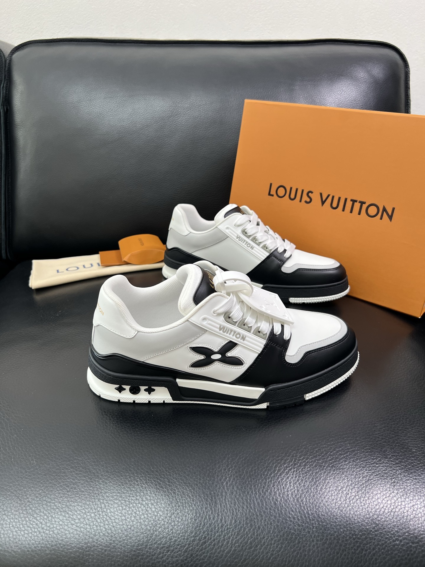 Lv 🔍顶级代购🇮🇹 路易威登，运动板鞋专柜同步，鞋面意大利进口，高品质拼接缤纷色彩复杂工艺品，进口网布