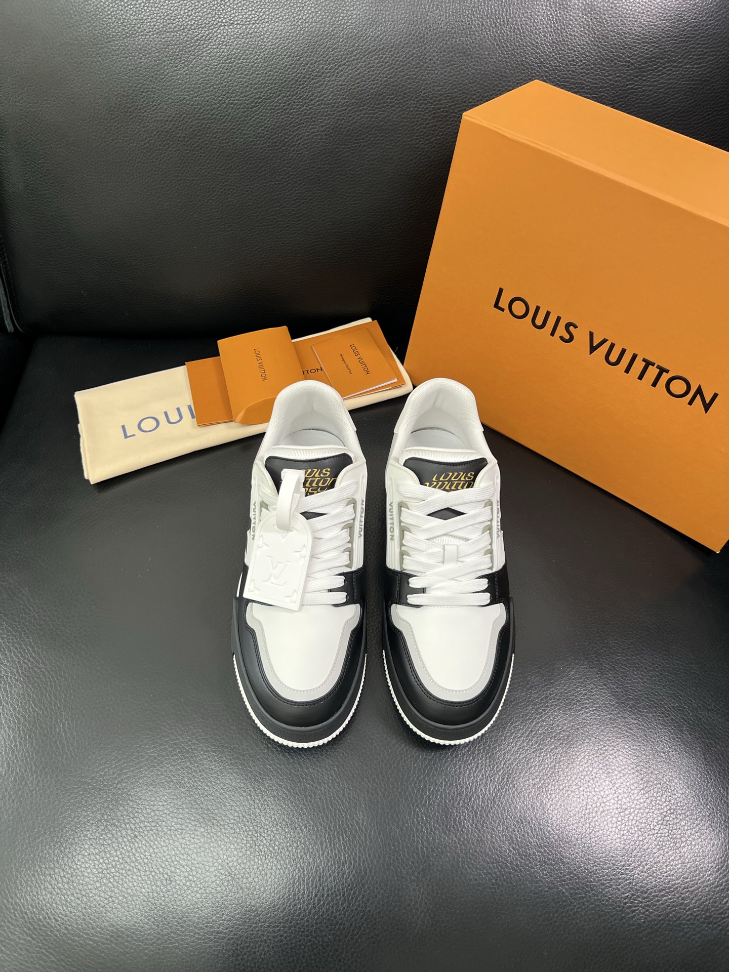 Lv 🔍顶级代购🇮🇹 路易威登，运动板鞋专柜同步，鞋面意大利进口，高品质拼接缤纷色彩复杂工艺品，进口网布