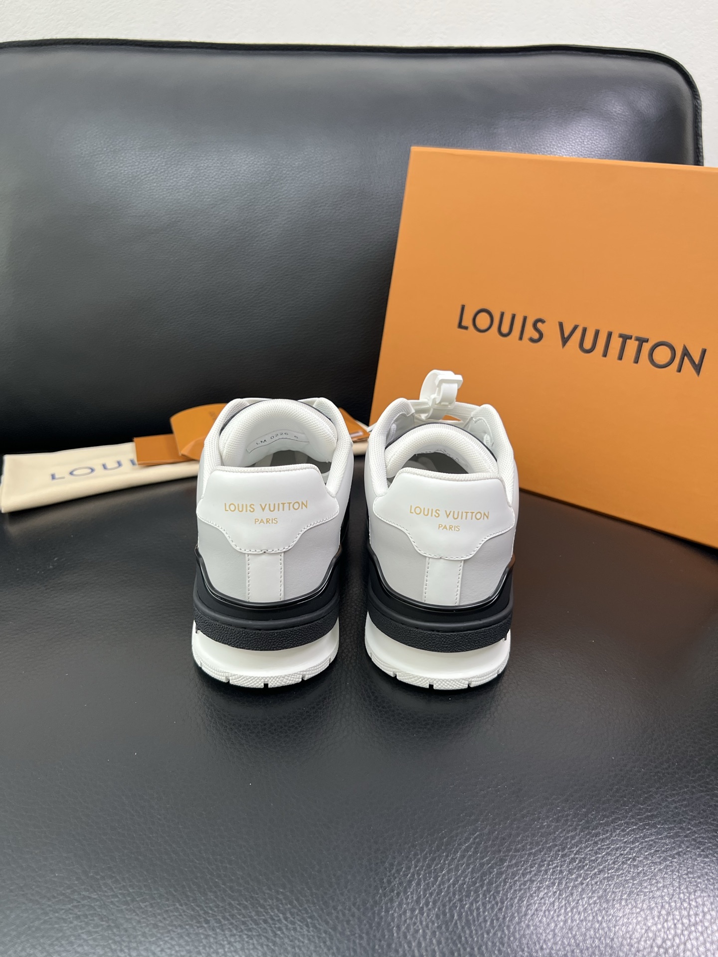 Lv 🔍顶级代购🇮🇹 路易威登，运动板鞋专柜同步，鞋面意大利进口，高品质拼接缤纷色彩复杂工艺品，进口网布