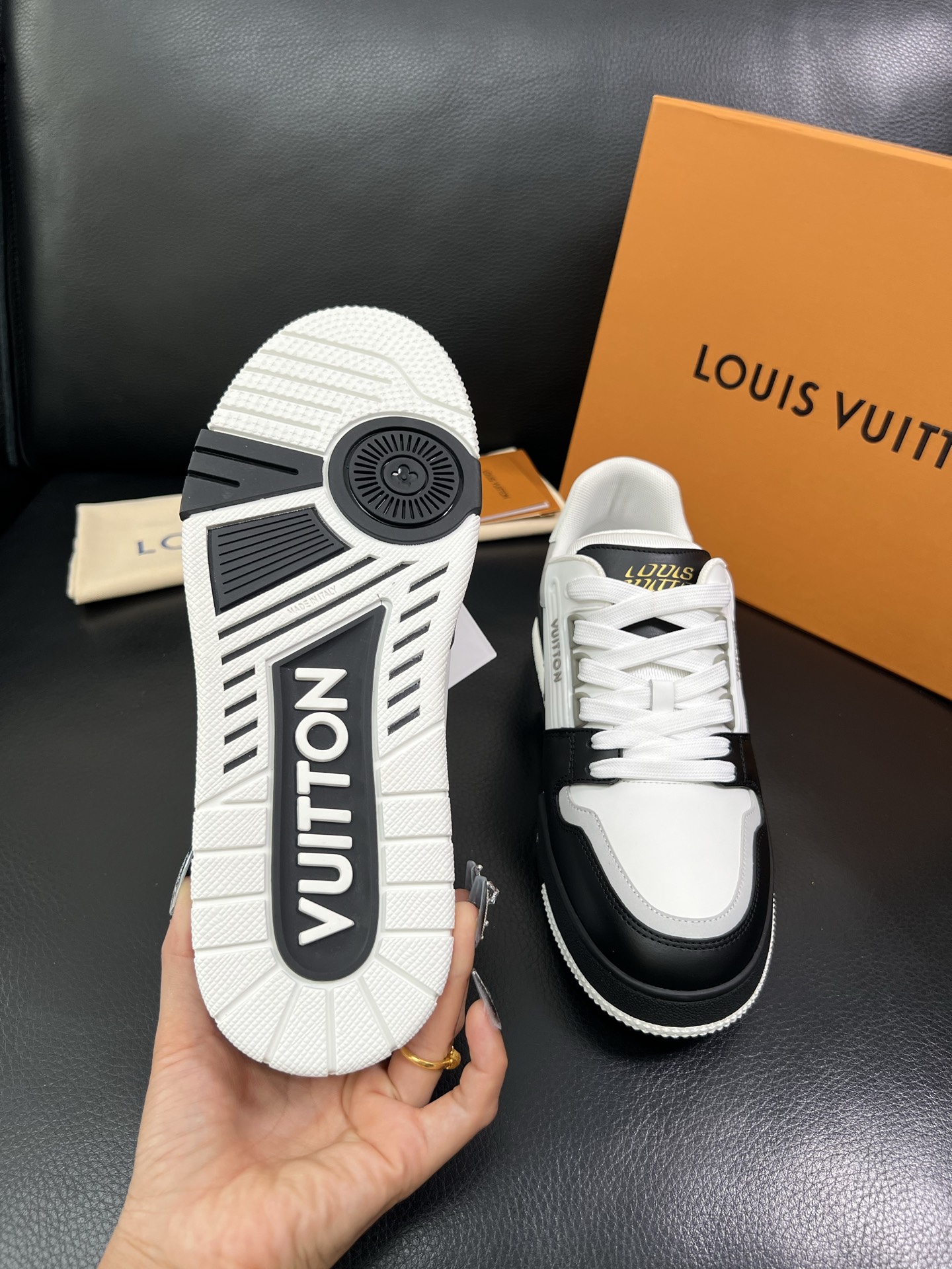 Lv 🔍顶级代购🇮🇹 路易威登，运动板鞋专柜同步，鞋面意大利进口，高品质拼接缤纷色彩复杂工艺品，进口网布