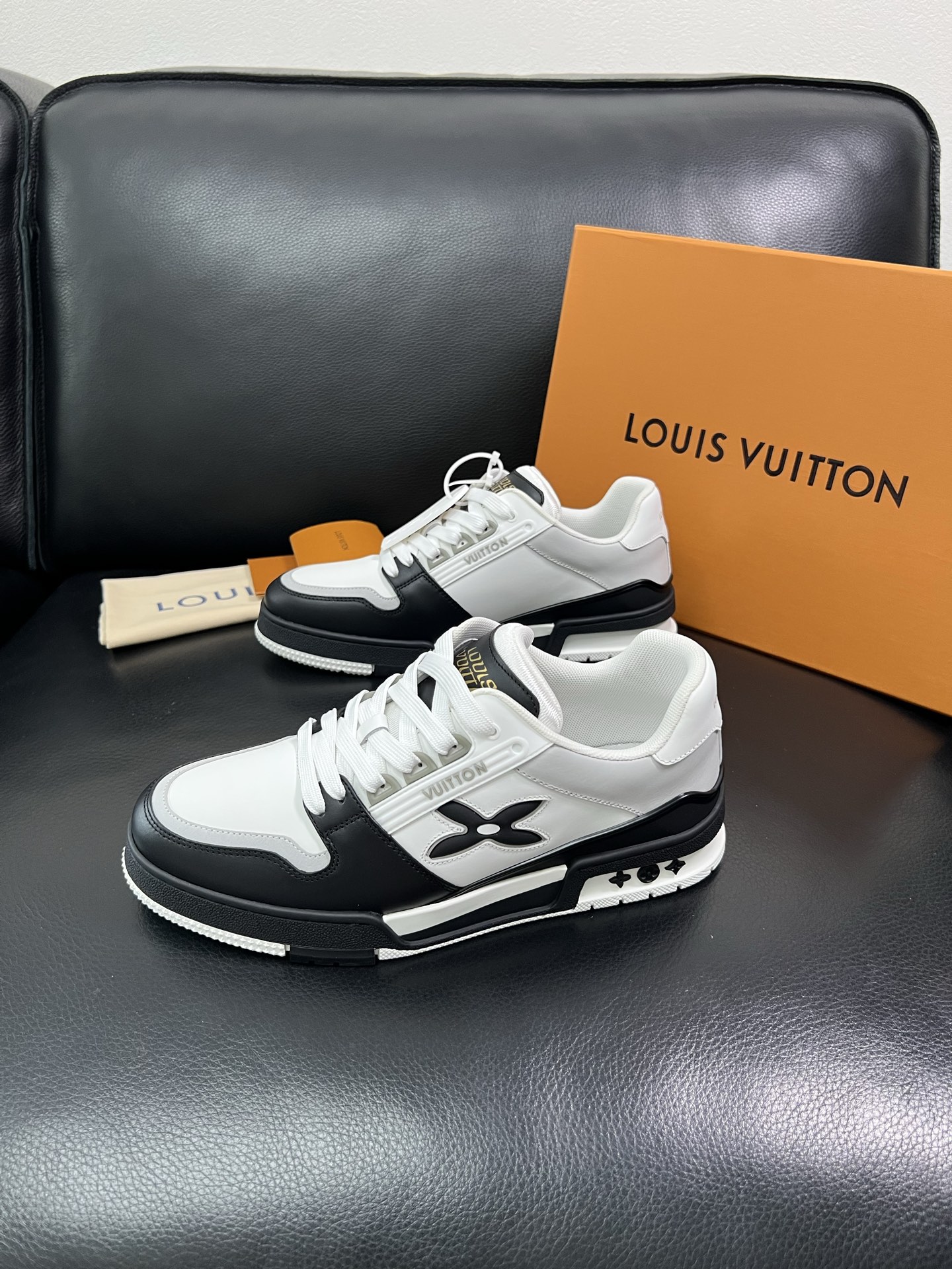 Lv 🔍顶级代购🇮🇹 路易威登，运动板鞋专柜同步，鞋面意大利进口，高品质拼接缤纷色彩复杂工艺品，进口网布