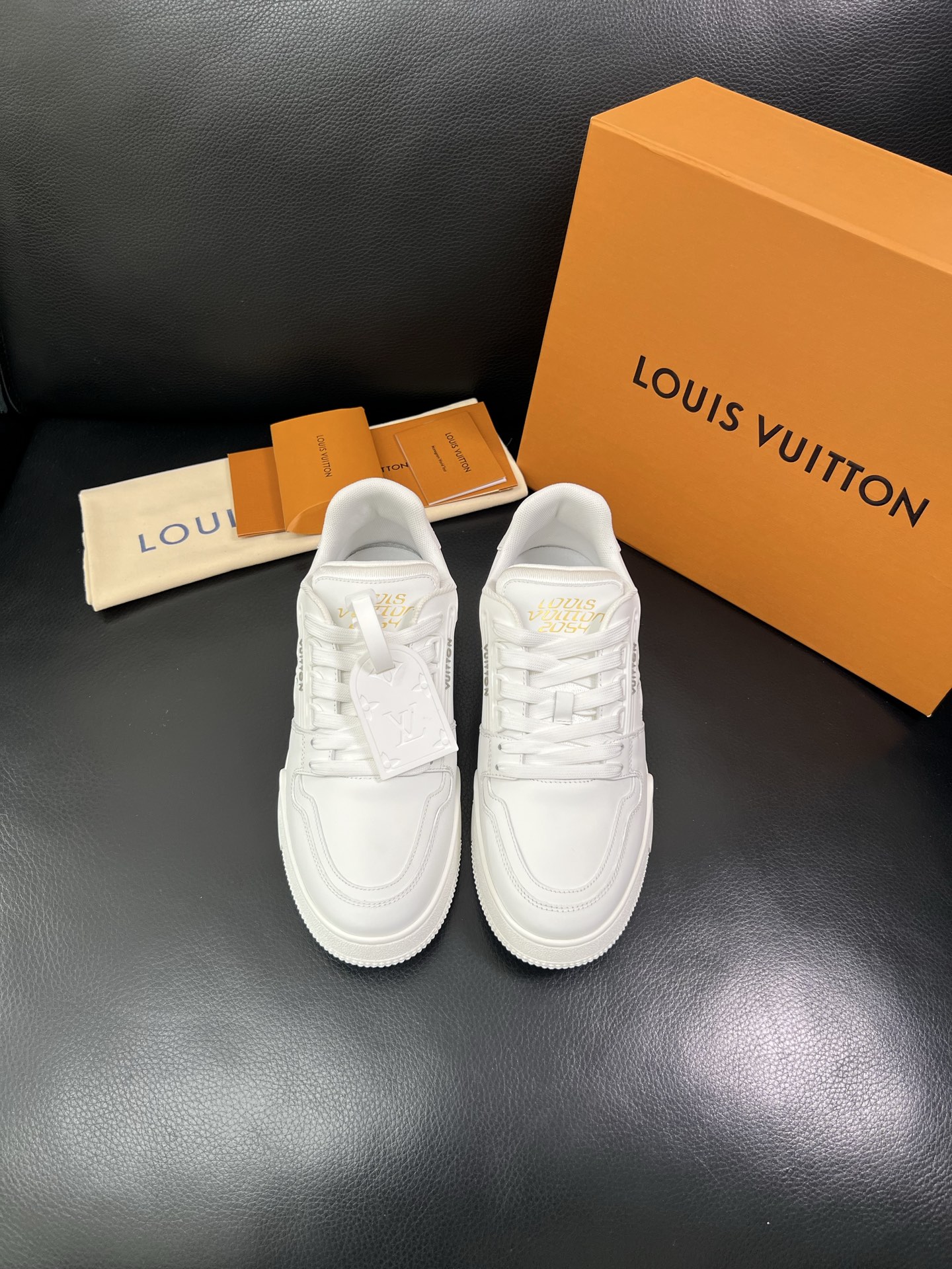Lv 🔍顶级代购🇮🇹 路易威登，运动板鞋专柜同步，鞋面意大利进口，高品质拼接缤纷色彩复杂工艺品，进口网布