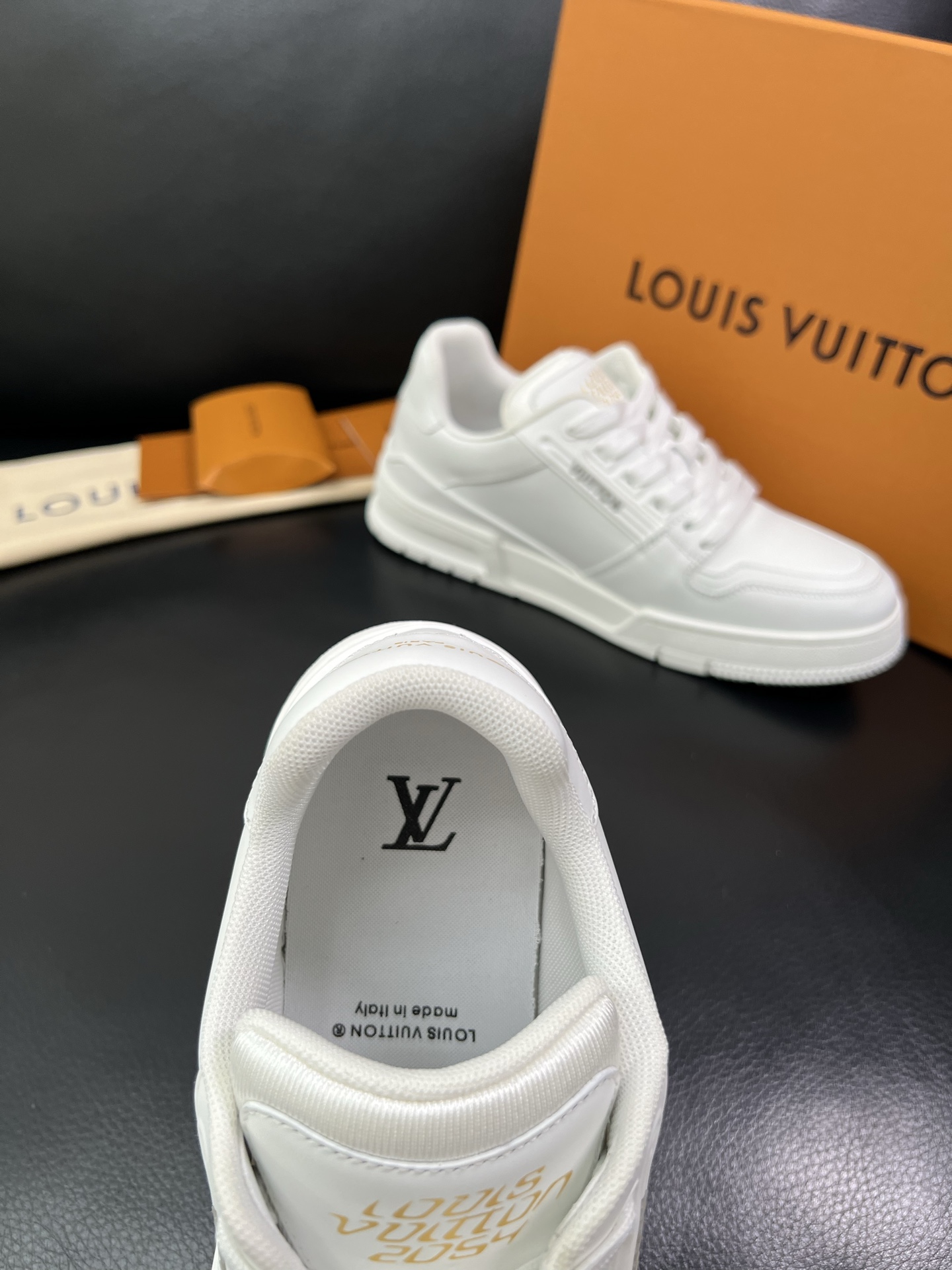 Lv 🔍顶级代购🇮🇹 路易威登，运动板鞋专柜同步，鞋面意大利进口，高品质拼接缤纷色彩复杂工艺品，进口网布