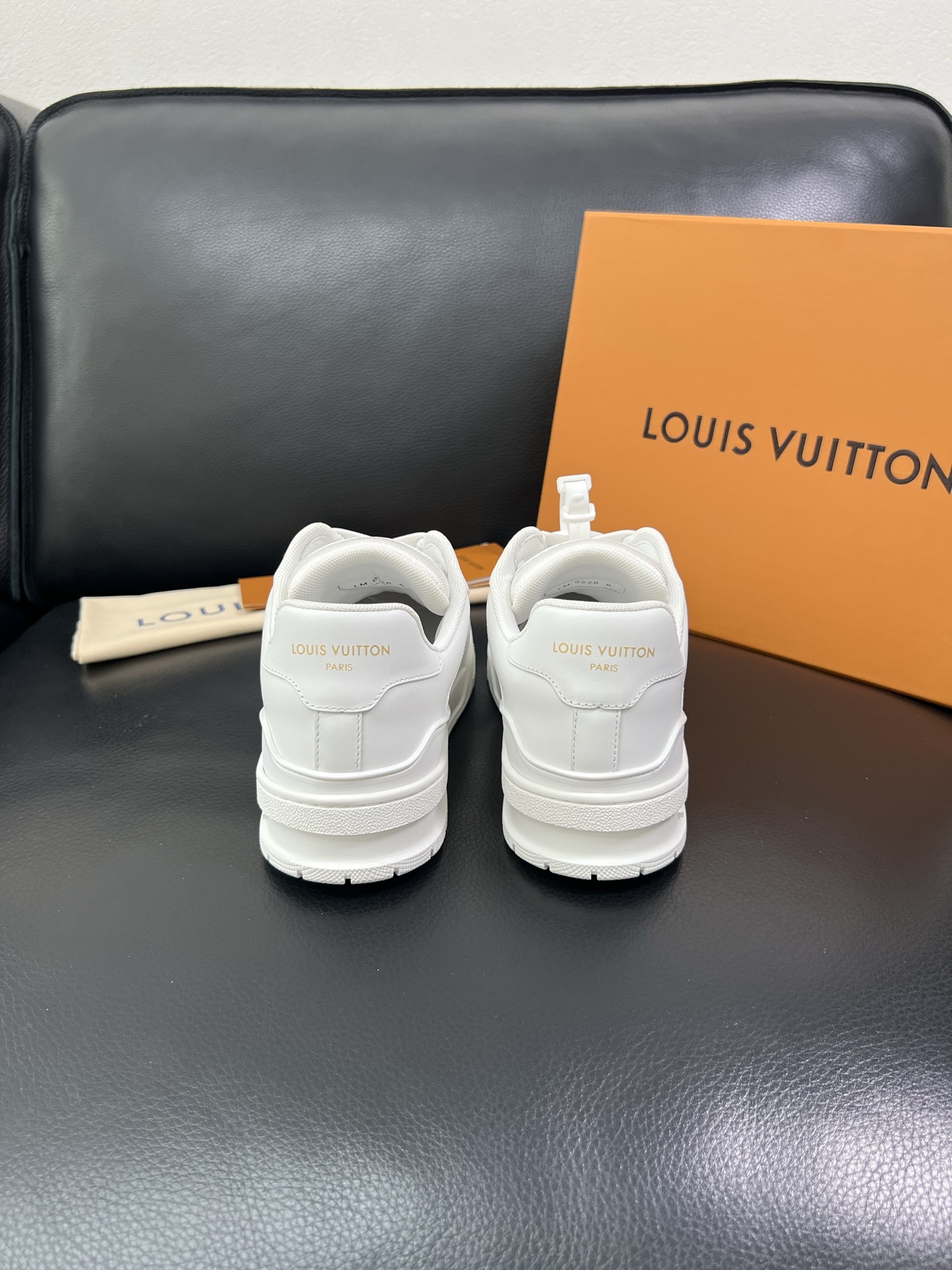 Lv 🔍顶级代购🇮🇹 路易威登，运动板鞋专柜同步，鞋面意大利进口，高品质拼接缤纷色彩复杂工艺品，进口网布