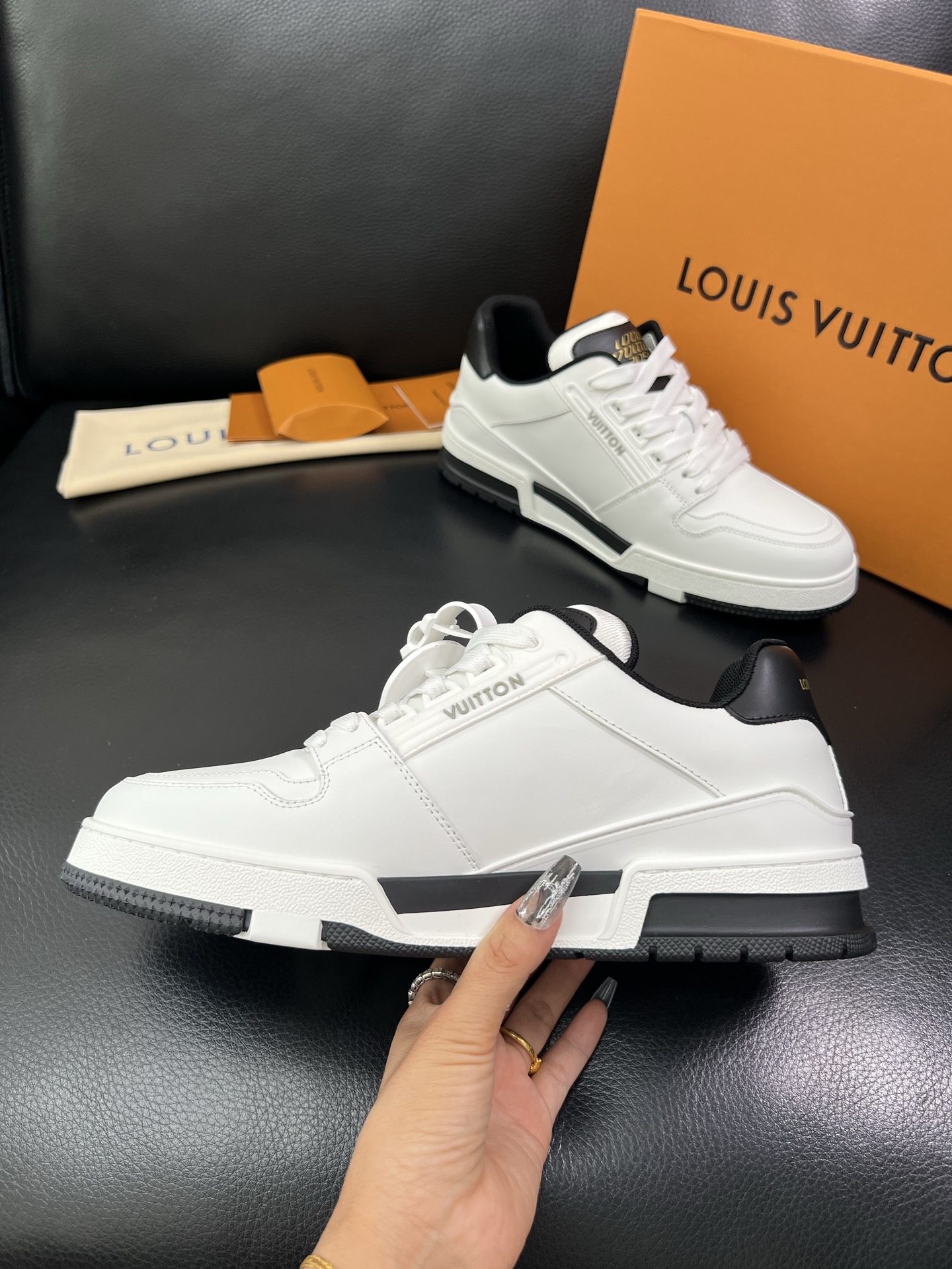 Lv 🔍顶级代购🇮🇹 路易威登，运动板鞋专柜同步，鞋面意大利进口，高品质拼接缤纷色彩复杂工艺品，进口网布