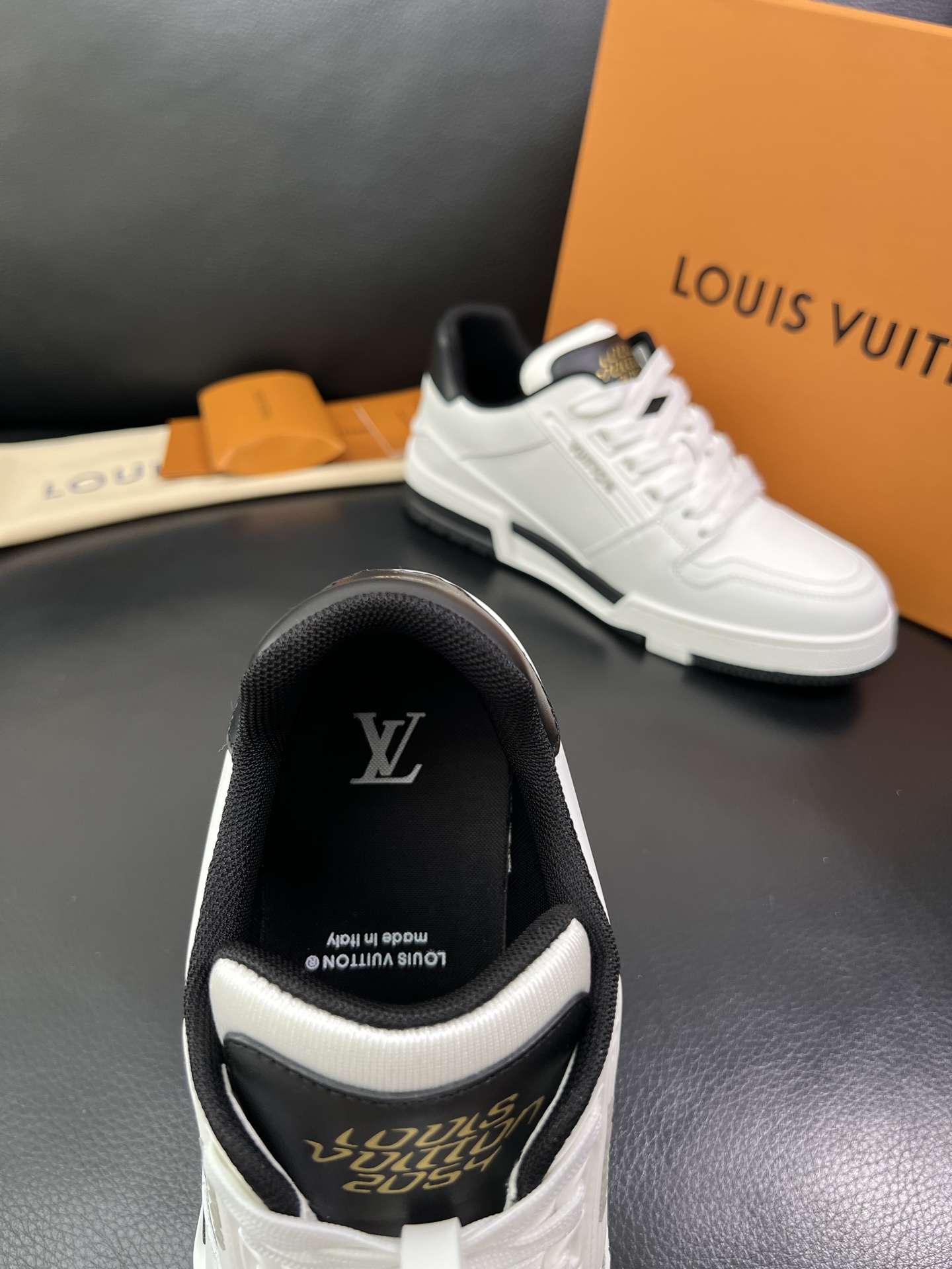 Lv 🔍顶级代购🇮🇹 路易威登，运动板鞋专柜同步，鞋面意大利进口，高品质拼接缤纷色彩复杂工艺品，进口网布