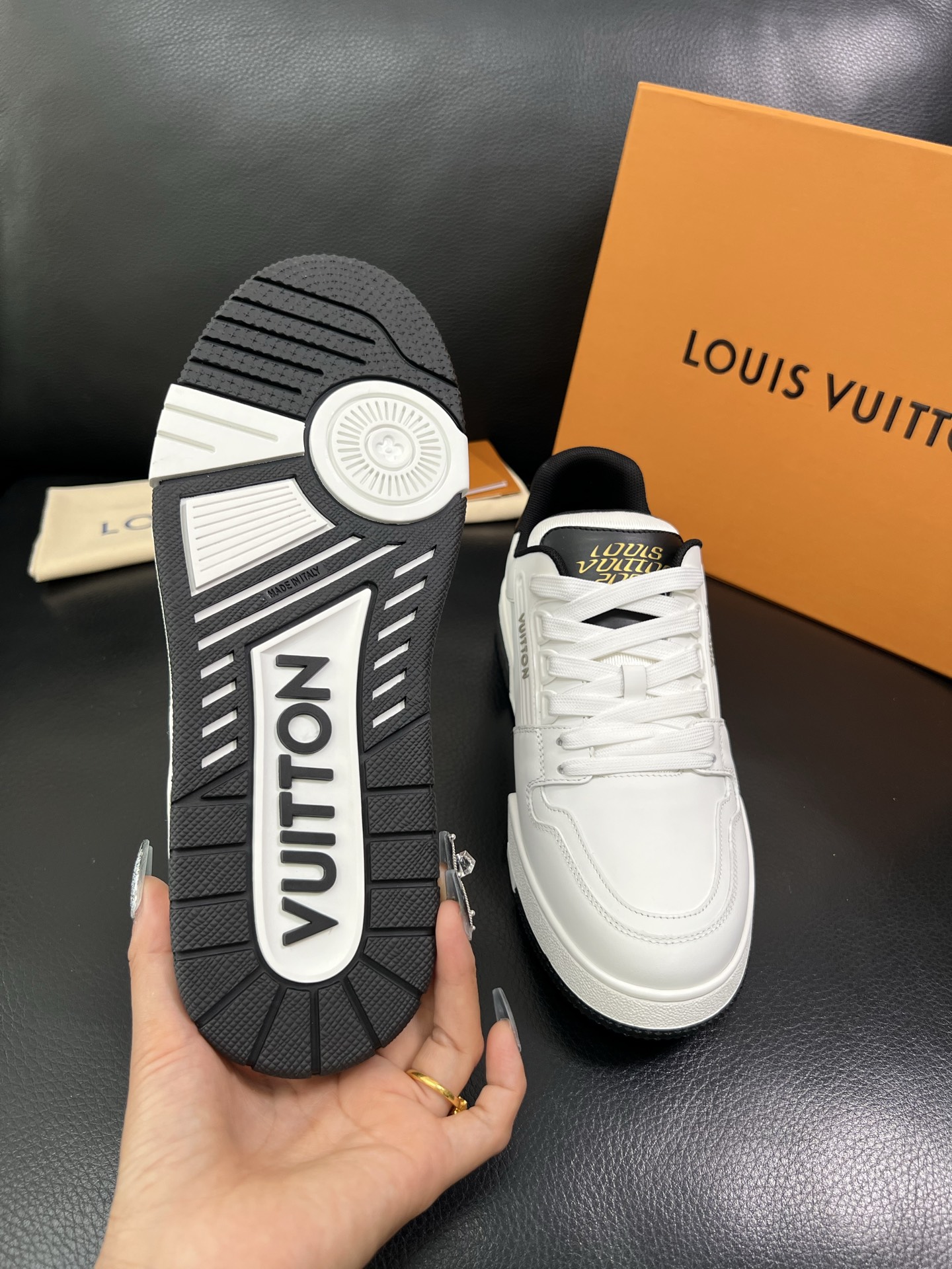 Lv 🔍顶级代购🇮🇹 路易威登，运动板鞋专柜同步，鞋面意大利进口，高品质拼接缤纷色彩复杂工艺品，进口网布