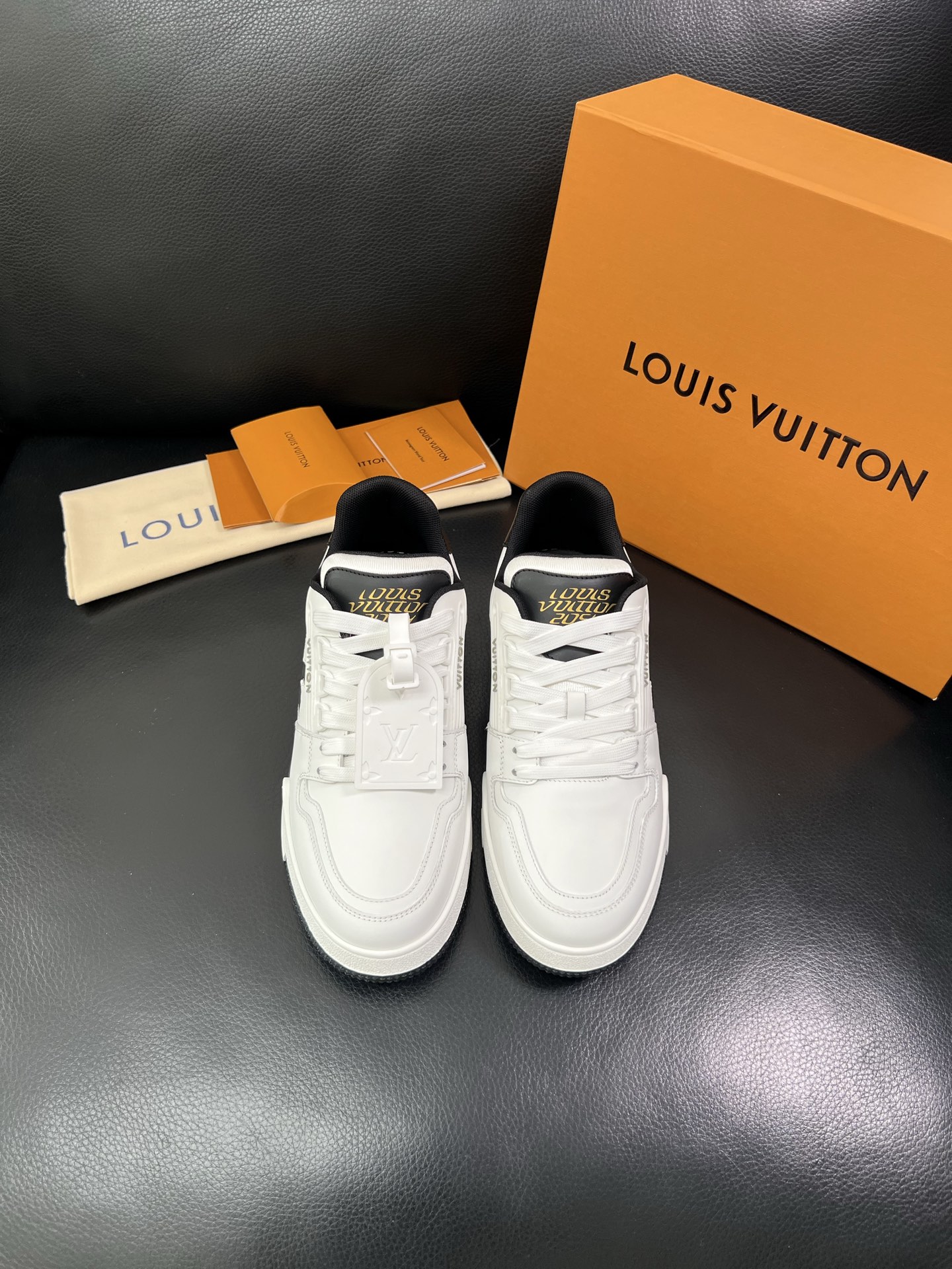 Lv 🔍顶级代购🇮🇹 路易威登，运动板鞋专柜同步，鞋面意大利进口，高品质拼接缤纷色彩复杂工艺品，进口网布
