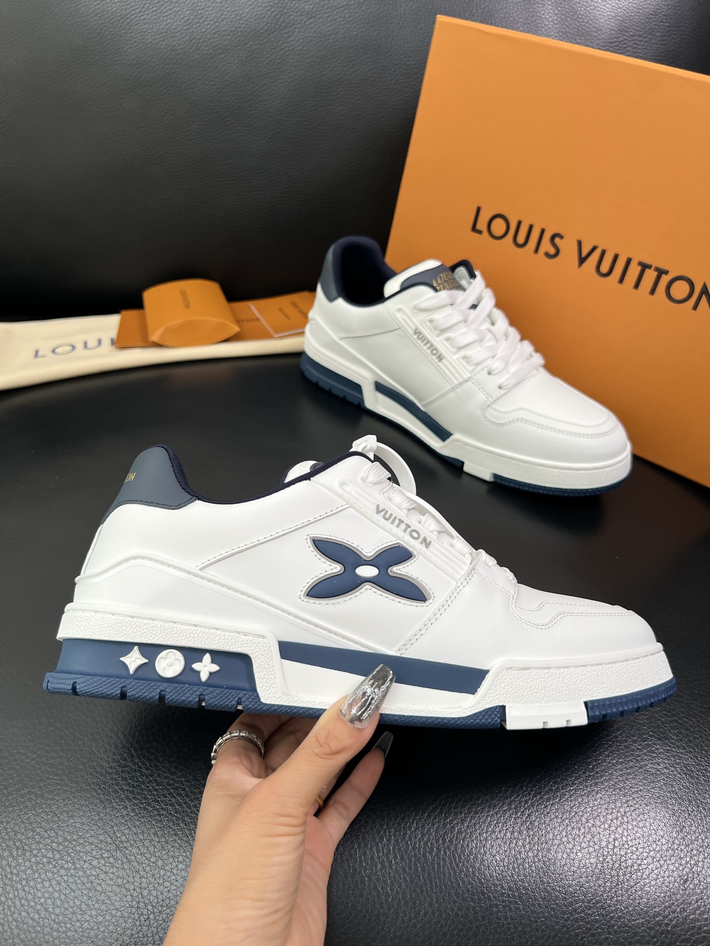 Lv 🔍顶级代购🇮🇹 路易威登，运动板鞋专柜同步，鞋面意大利进口，高品质拼接缤纷色彩复杂工艺品，进口网布