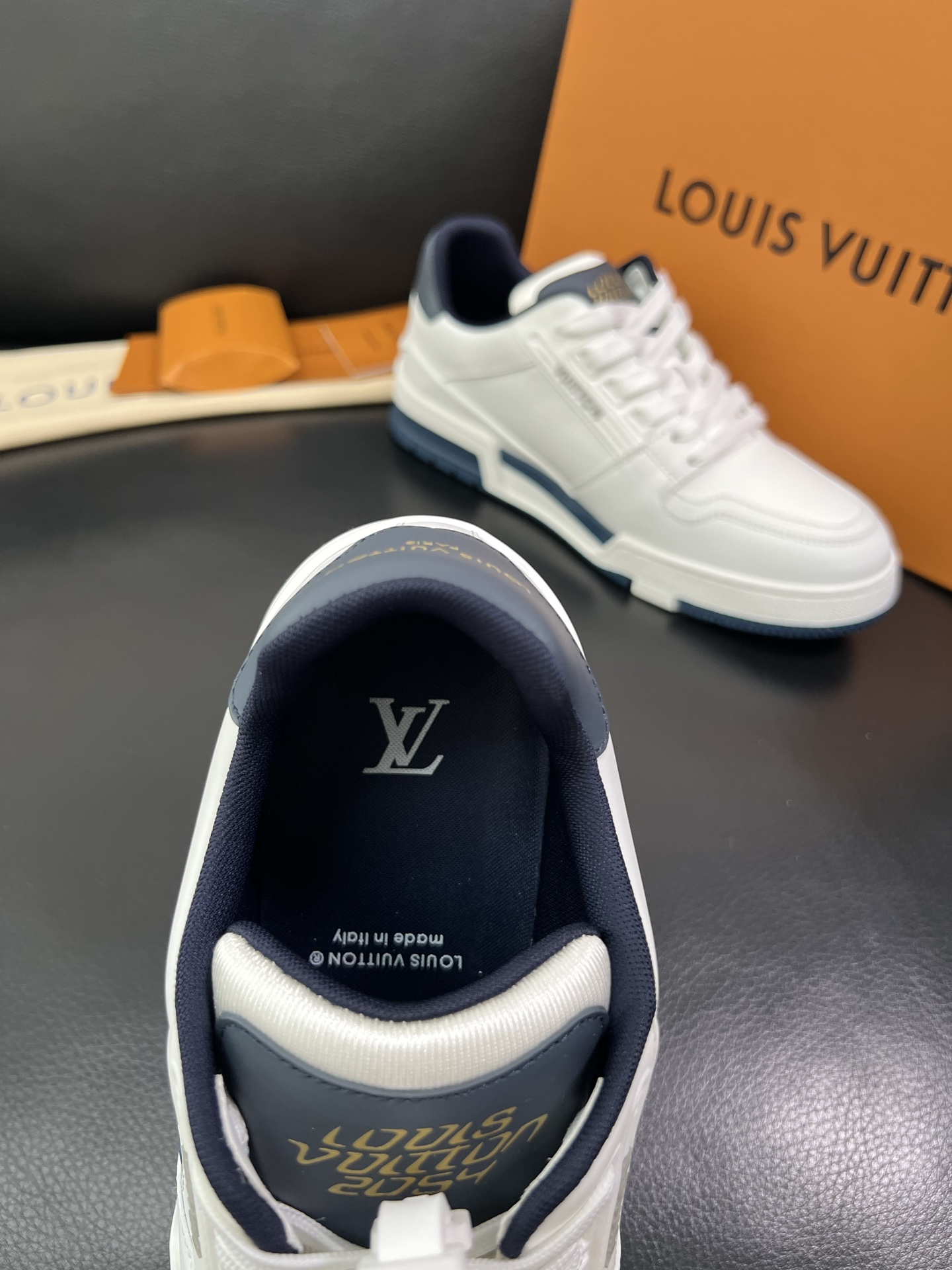 Lv 🔍顶级代购🇮🇹 路易威登，运动板鞋专柜同步，鞋面意大利进口，高品质拼接缤纷色彩复杂工艺品，进口网布