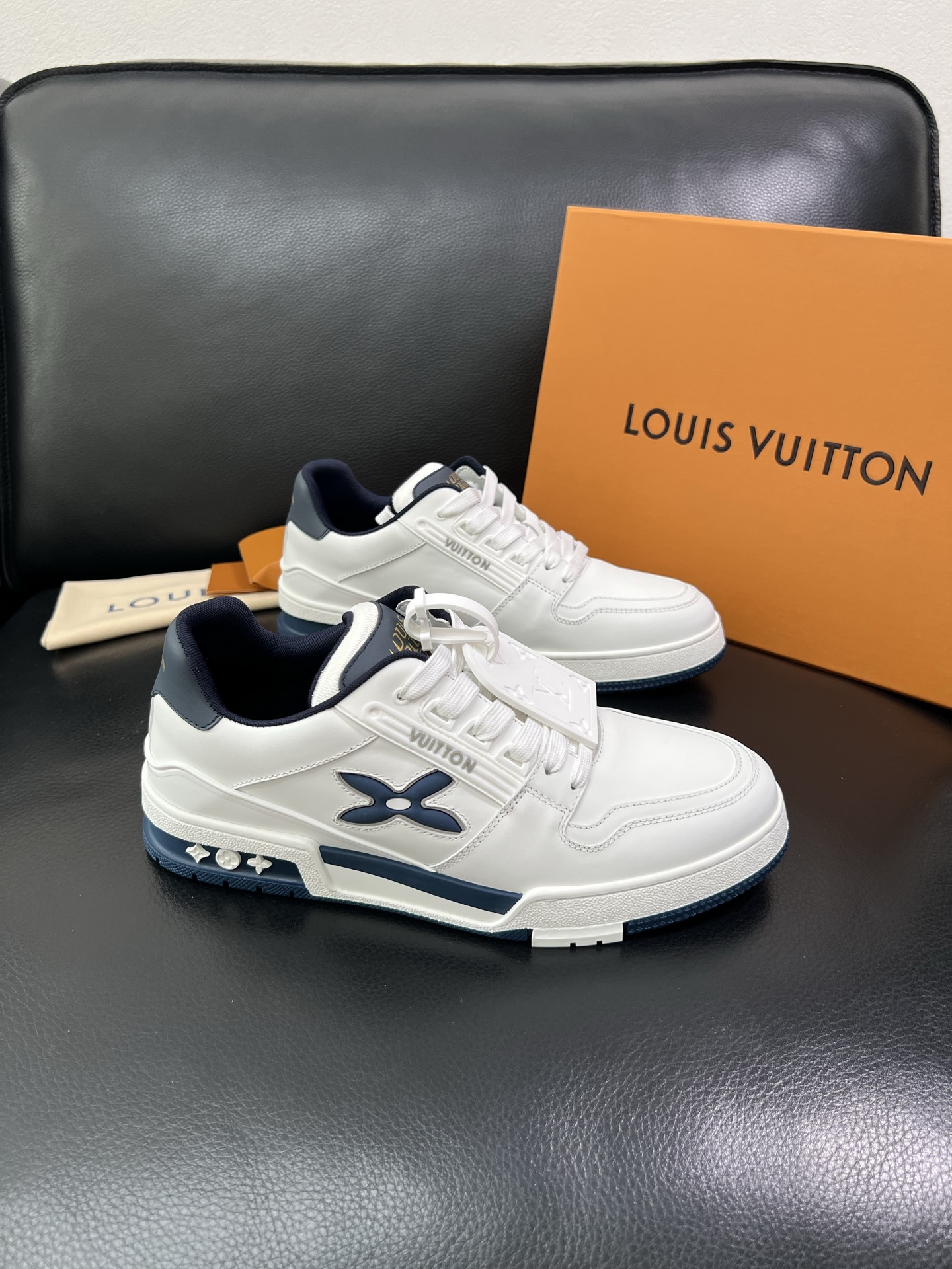 Lv 🔍顶级代购🇮🇹 路易威登，运动板鞋专柜同步，鞋面意大利进口，高品质拼接缤纷色彩复杂工艺品，进口网布