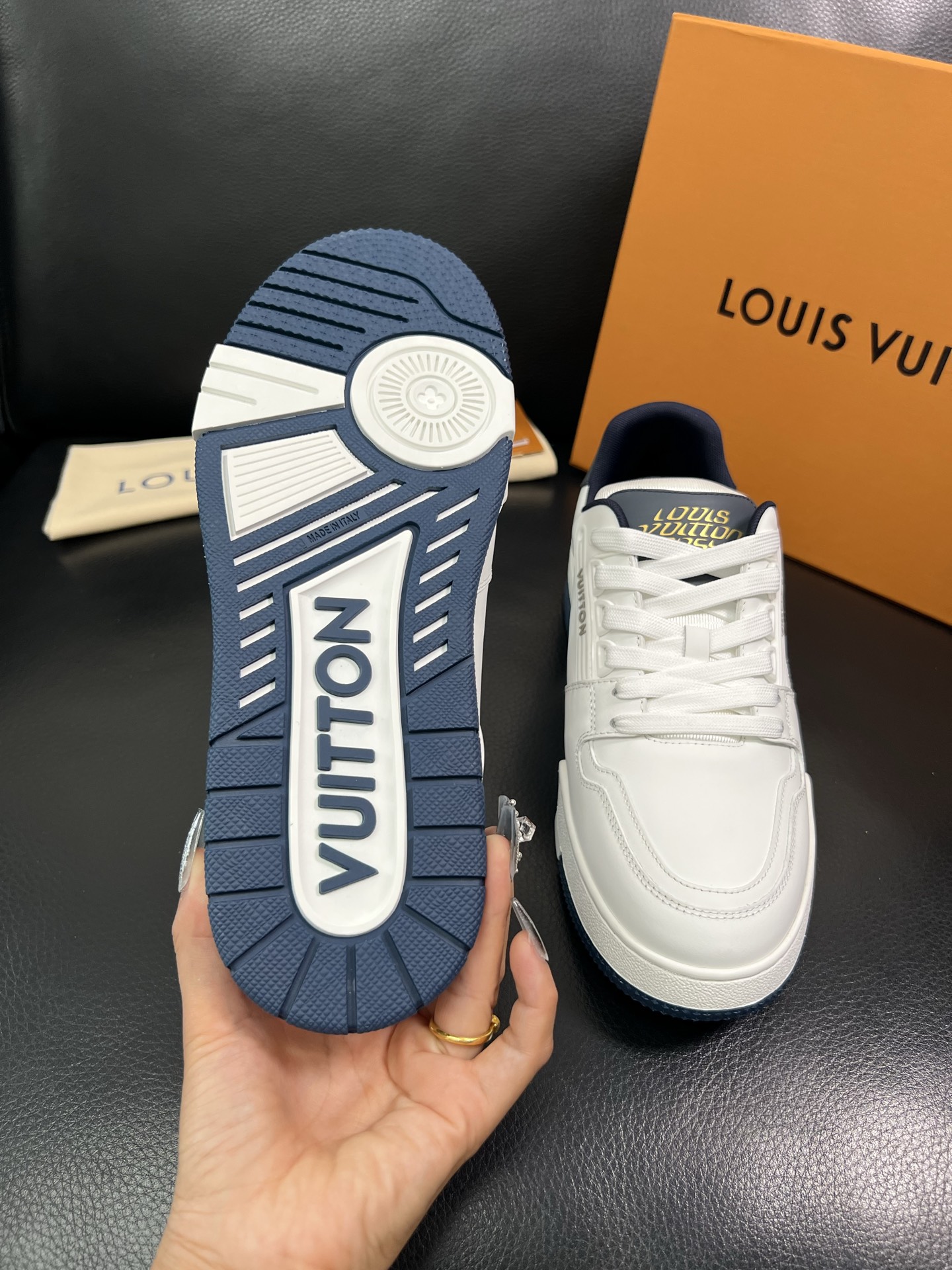 Lv 🔍顶级代购🇮🇹 路易威登，运动板鞋专柜同步，鞋面意大利进口，高品质拼接缤纷色彩复杂工艺品，进口网布