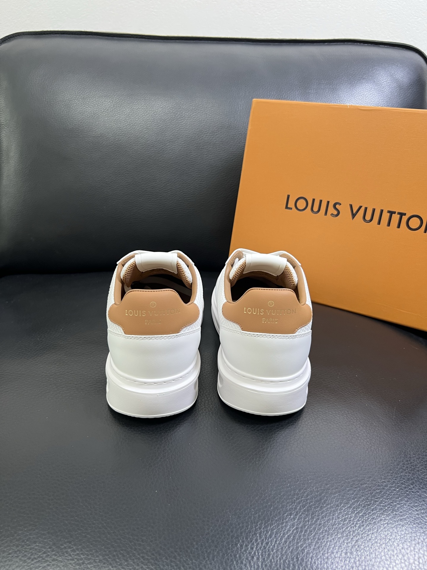 Lv 🔍顶级代购🇮🇹 路易威登，运动板鞋专柜同步，鞋面意大利进口，高品质拼接缤纷色彩复杂工艺品，进口网布