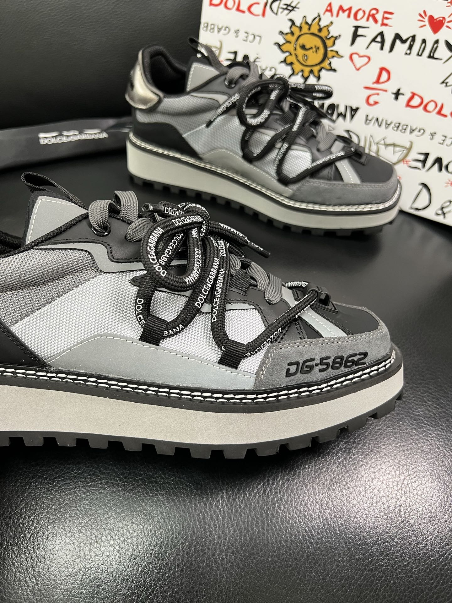 Dolce & Gabbana 🔍顶级代购🇮🇹 杜嘉班纳 爆款专柜新品同步，鞋面意大利进口牛皮搭配布面料