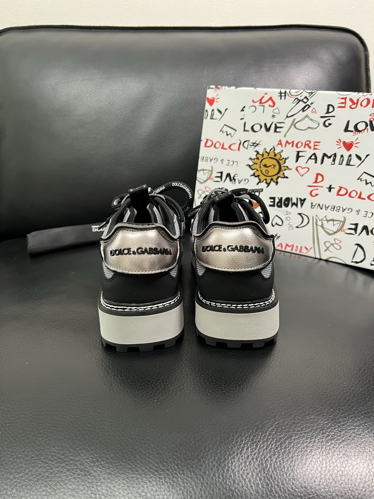 Dolce & Gabbana 🔍顶级代购🇮🇹 杜嘉班纳 爆款专柜新品同步，鞋面意大利进口牛皮搭配布面料